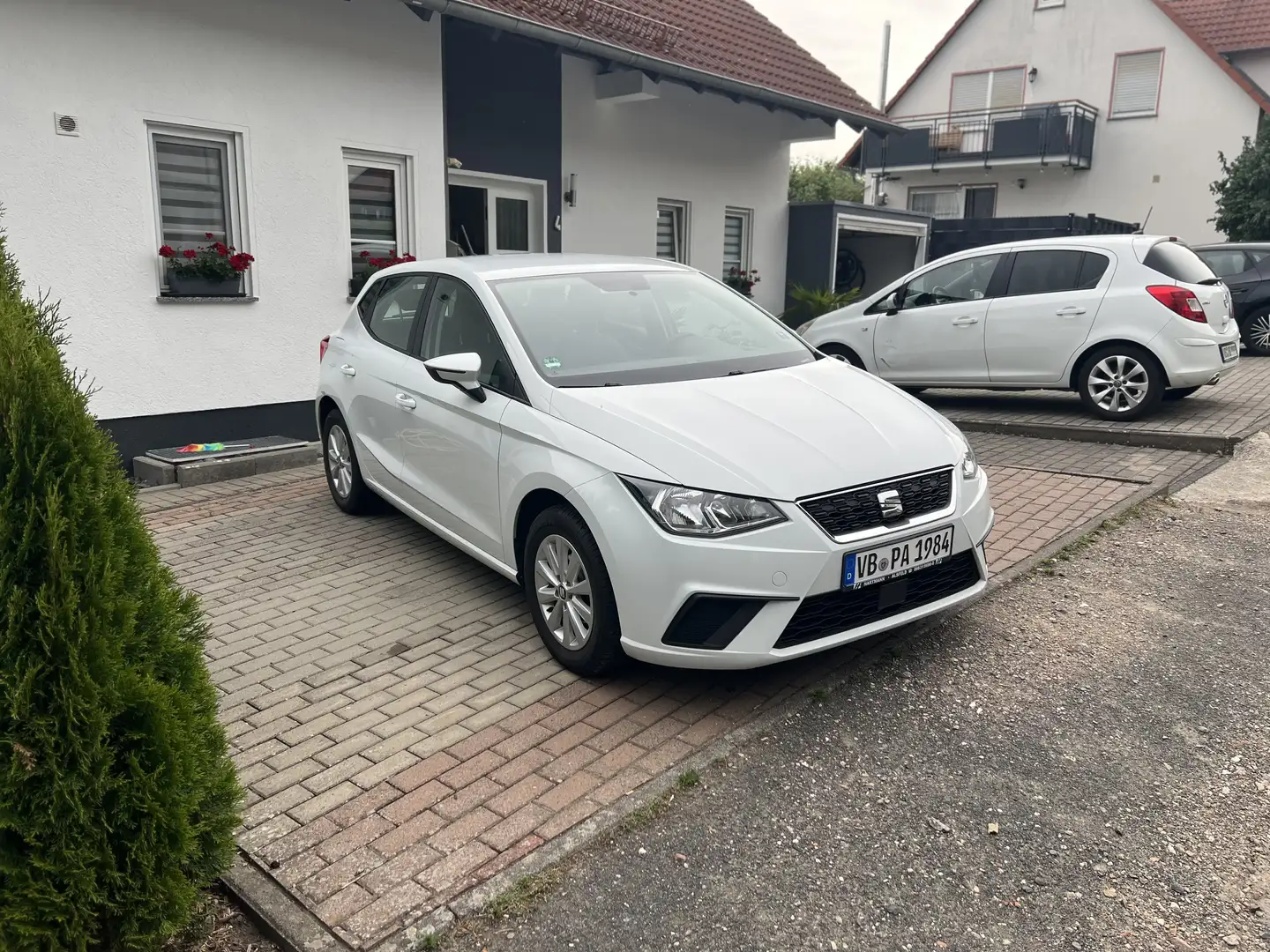 SEAT Ibiza Style 5-Türen, ACC, Navi, Inspektion & TÜV/AU ne Weiß - 2