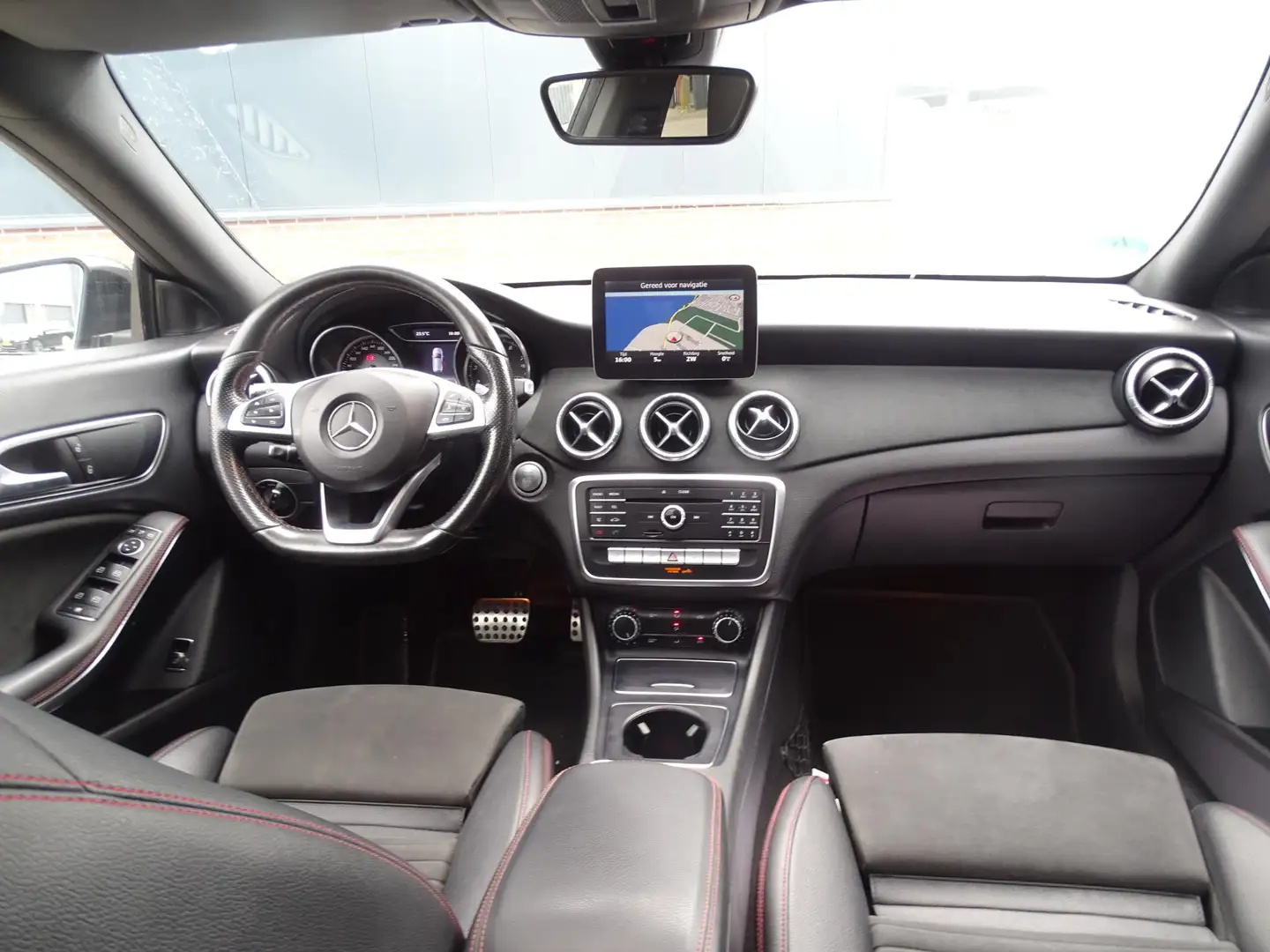 Mercedes-Benz CLA 200 Shooting Brake AMG-Line AUTOMAAT | CAMERA | PANORA Gris - 2