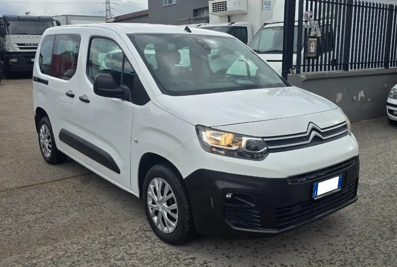 Citroen Berlingo BlueHDi 100 Stop&Start M Combi Live Bílá - 2