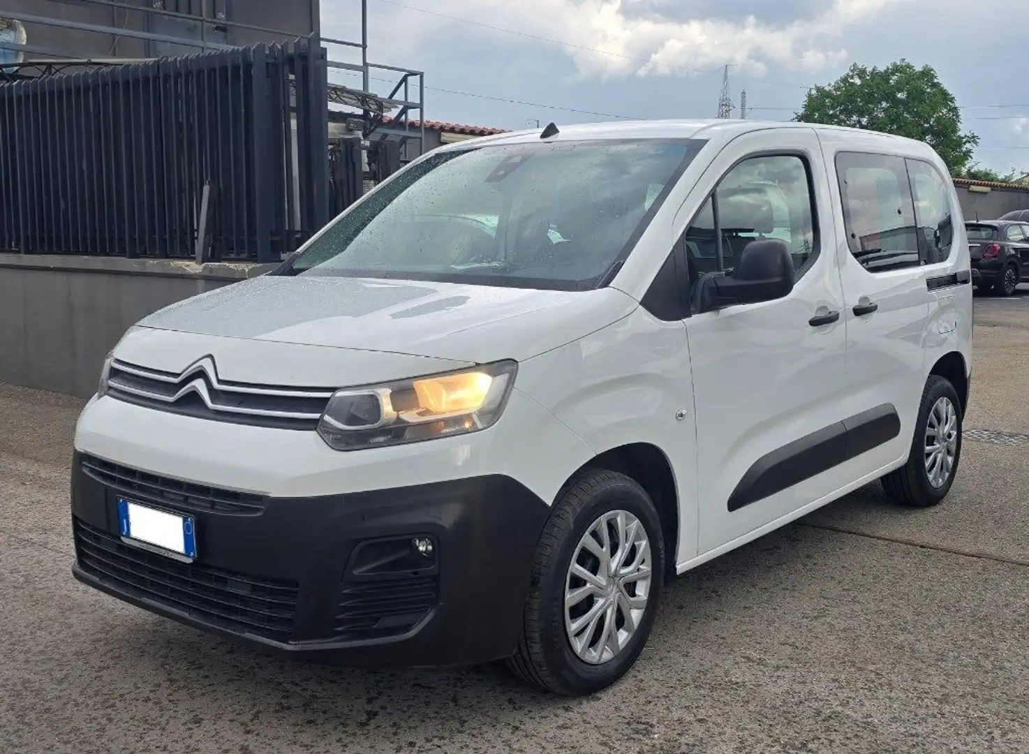 Citroen Berlingo BlueHDi 100 Stop&Start M Combi Live Bílá - 1