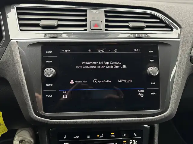 Volkswagen Tiguan view 23