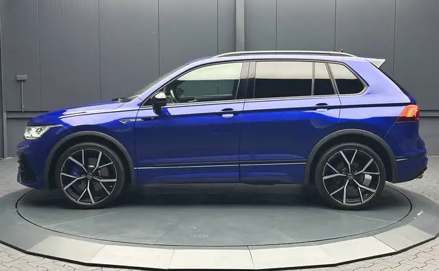 Volkswagen Tiguan view 2