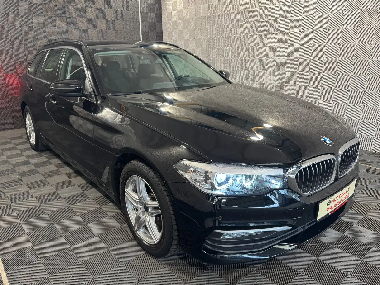 BMW 520 d Touring*AHK*R.KAM-HUD-KLIMA-TEMPO-LED-TOT.W Schwarz - 1