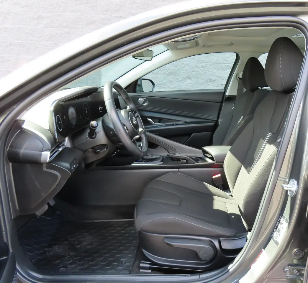 Hyundai ELANTRA снимка Hyundai ELANTRA