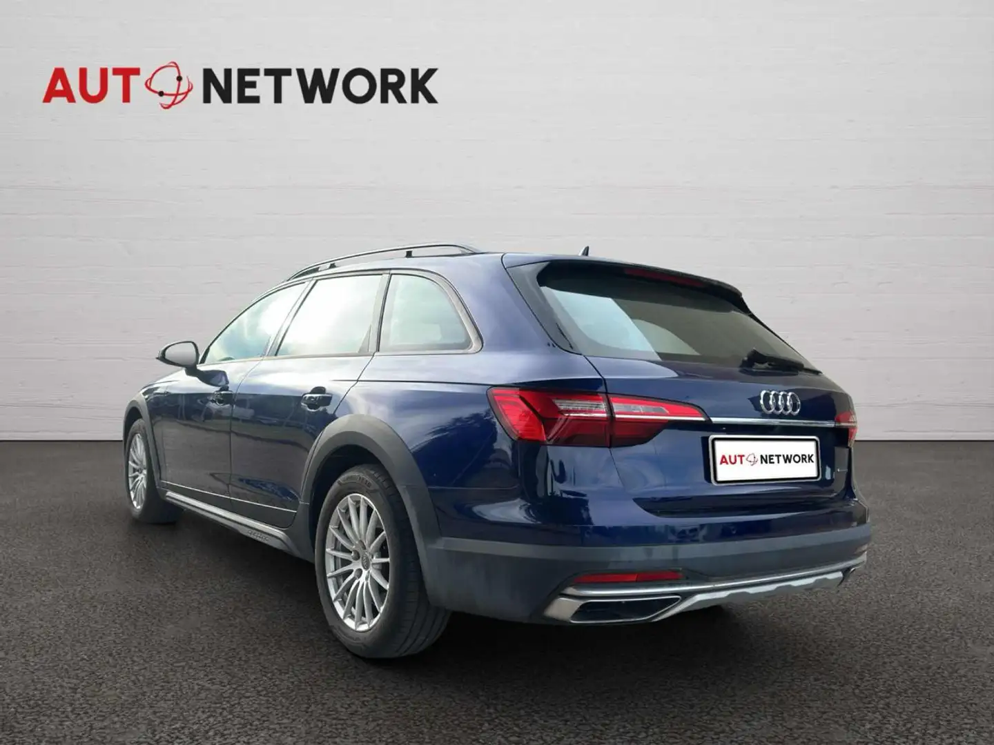 Audi A4 Avant 45 TFSI quattro S tronic Business Bleu - 2