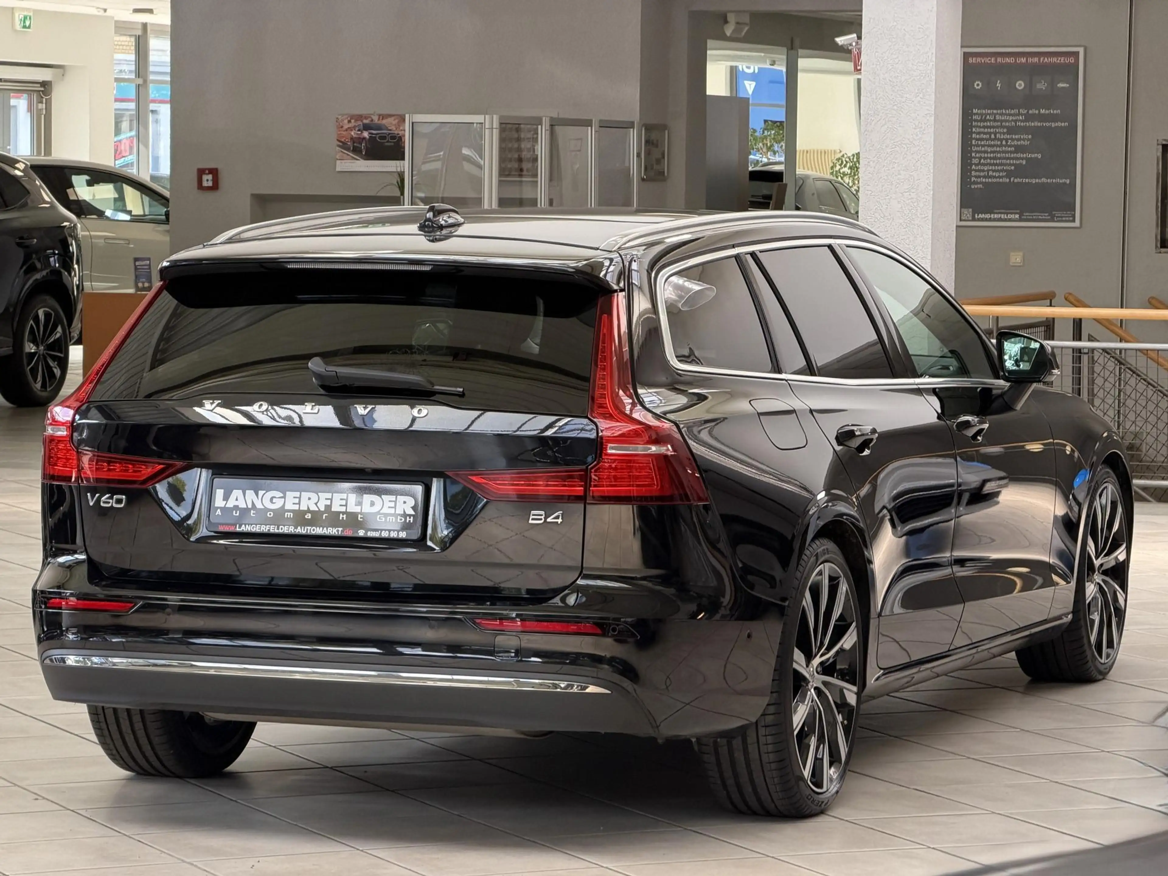 Volvo V60 V60 B4 Plus Bright AHK|PANO|STDHZ|360°|H&K|ACC — photo 3
