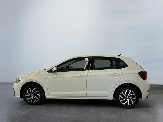 Volkswagen Polo view 3