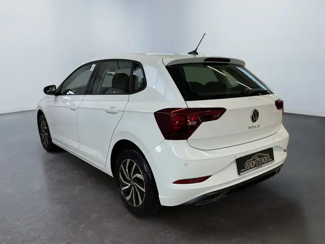 Volkswagen Polo view 4