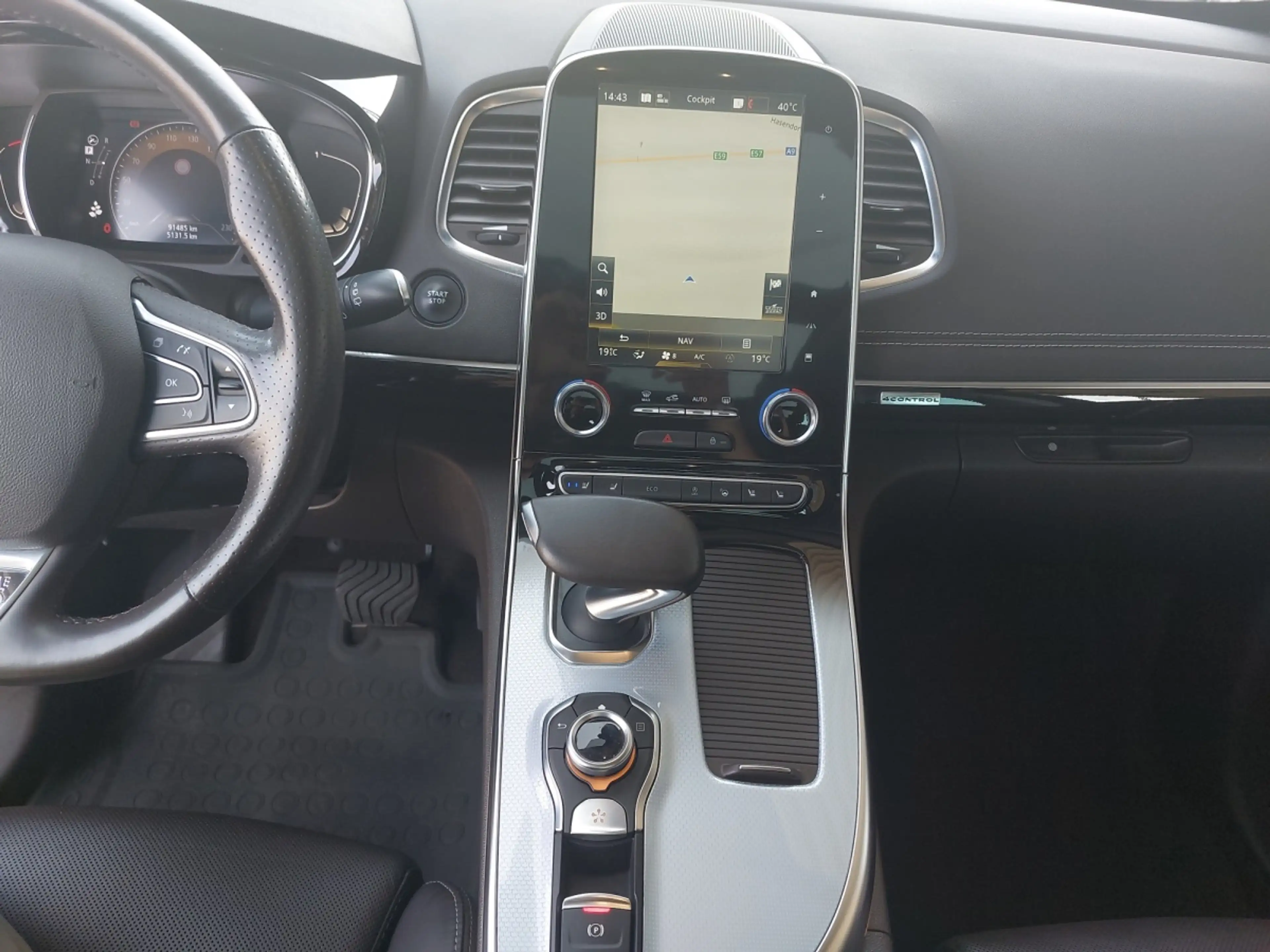 Renault Espace Initiale Paris 2.0 Blue dCi 200 EDC — photo 9