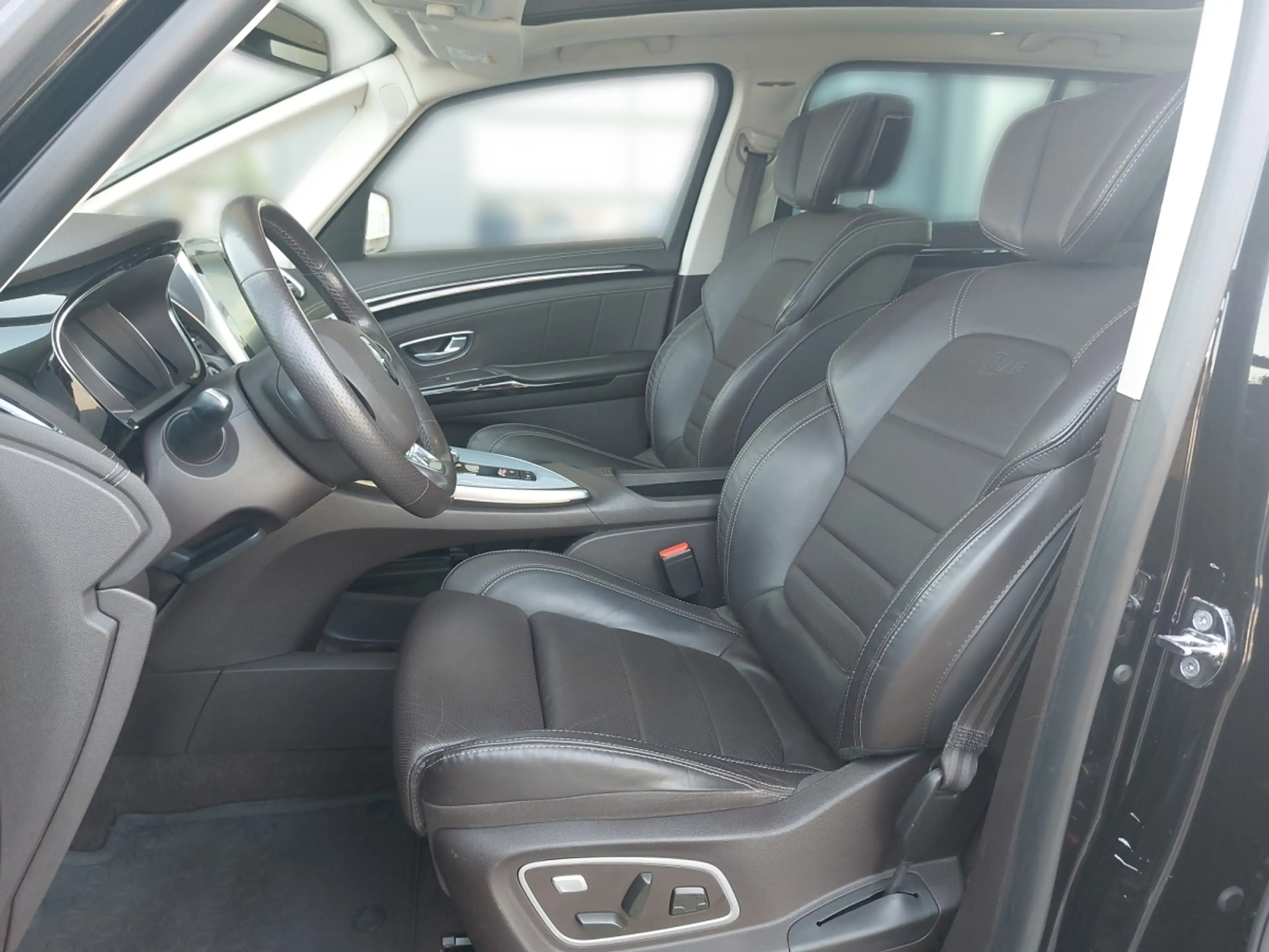 Renault Espace Initiale Paris 2.0 Blue dCi 200 EDC — photo 5