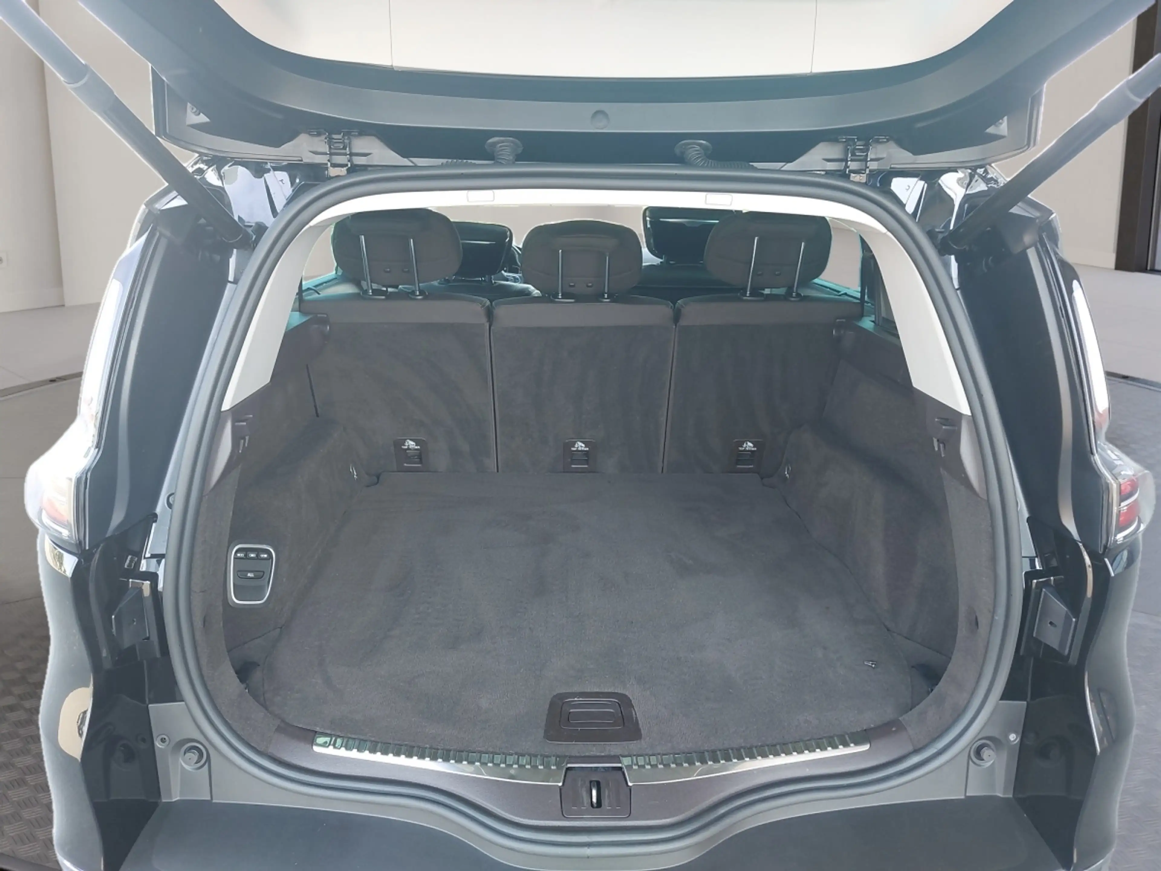Renault Espace Initiale Paris 2.0 Blue dCi 200 EDC — photo 12