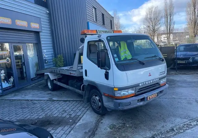 Mitsubishi Canter trucks dépanneuse idem master-sprinter-transit