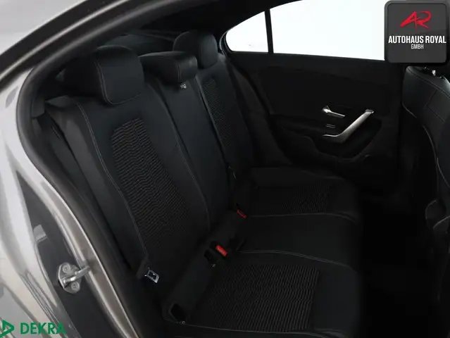 Mercedes-Benz 250 view 12