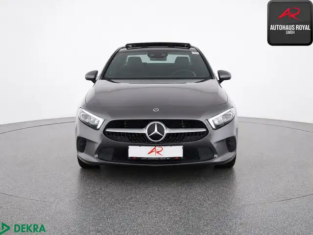 Mercedes-Benz 250 view 8