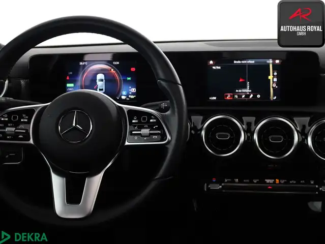 Mercedes-Benz 250 view 15