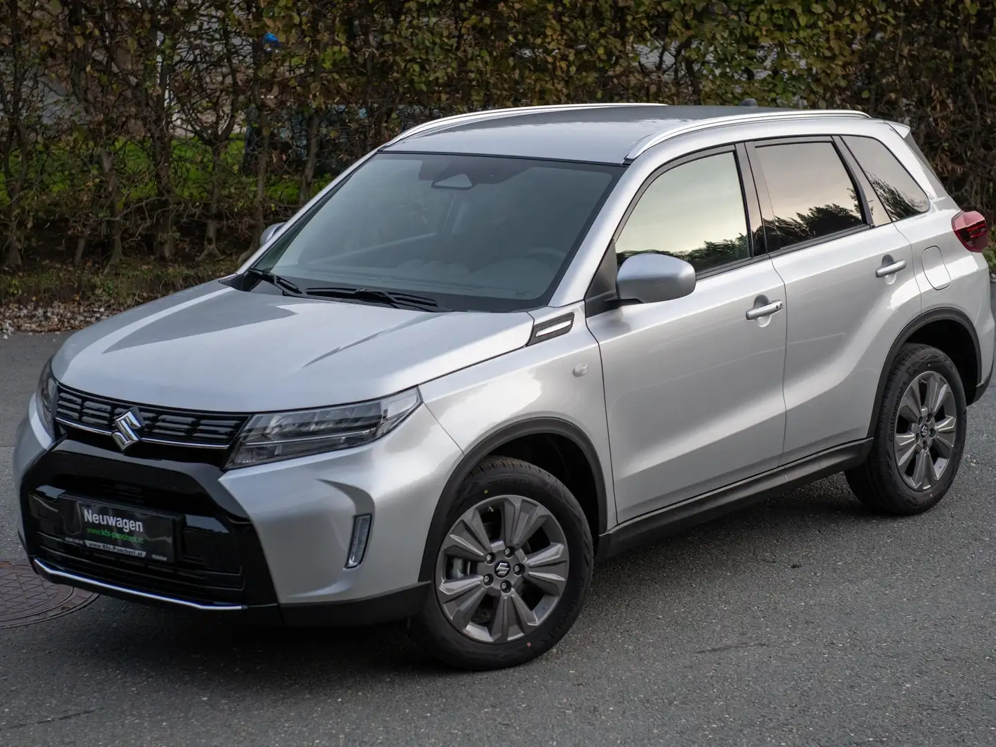 Suzuki Vitara Vitara 1,4 DITC Hybrid ALLGRIP shine shine Silber - 1
