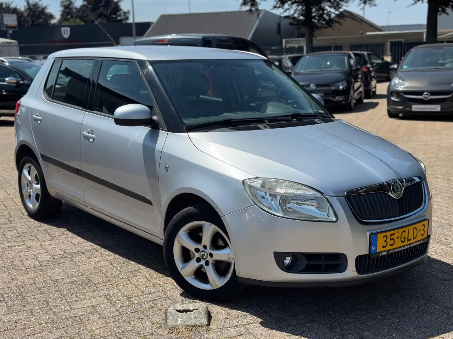 Skoda Fabia 1.4-16V Ambiente NAP AIRCO CRUISE CTRL APK 06-2026 Grijs - 2