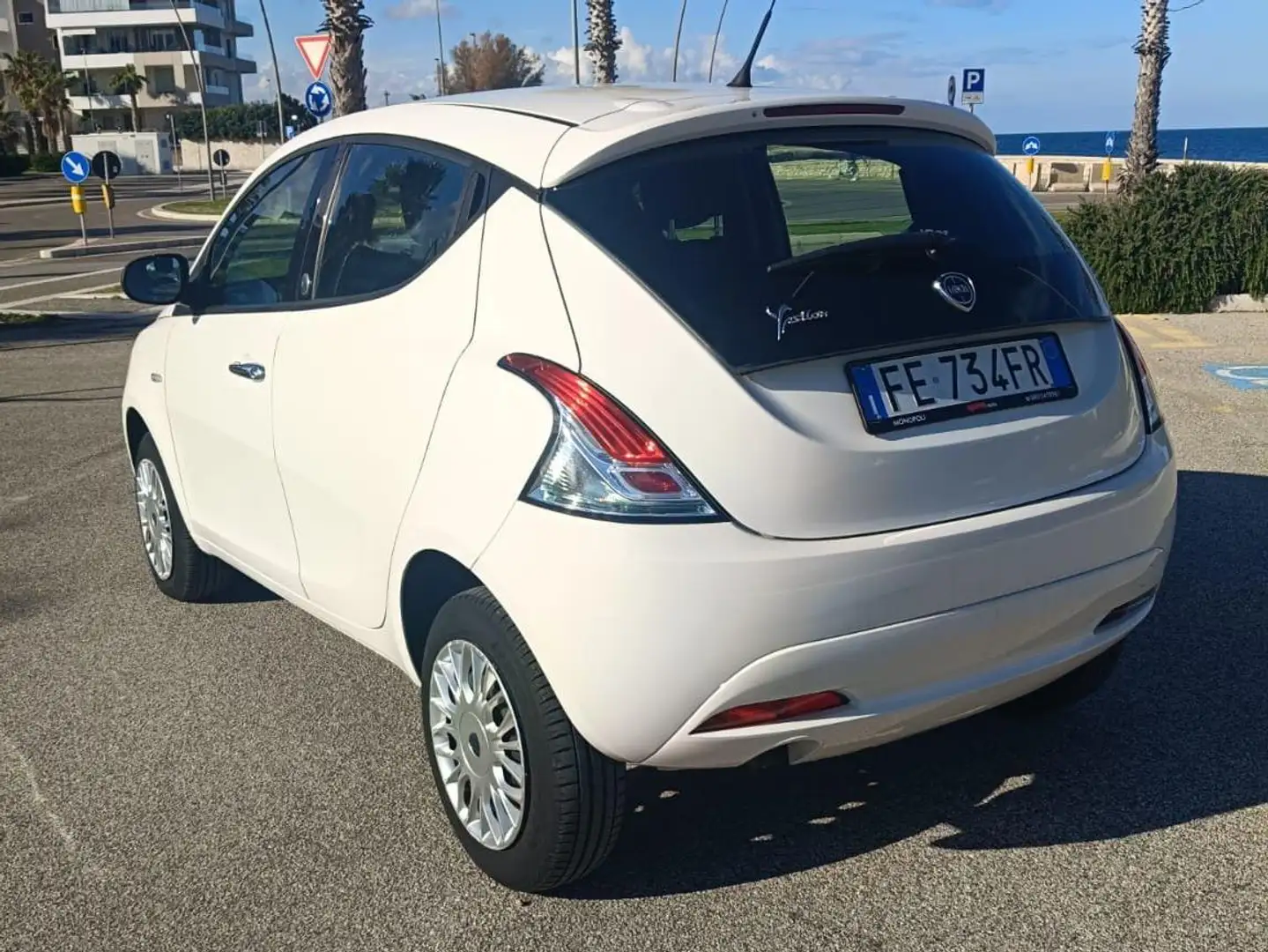 Lancia Ypsilon Ypsilon III 2015 0.9 t.air Gold ecochic Bianco - 2