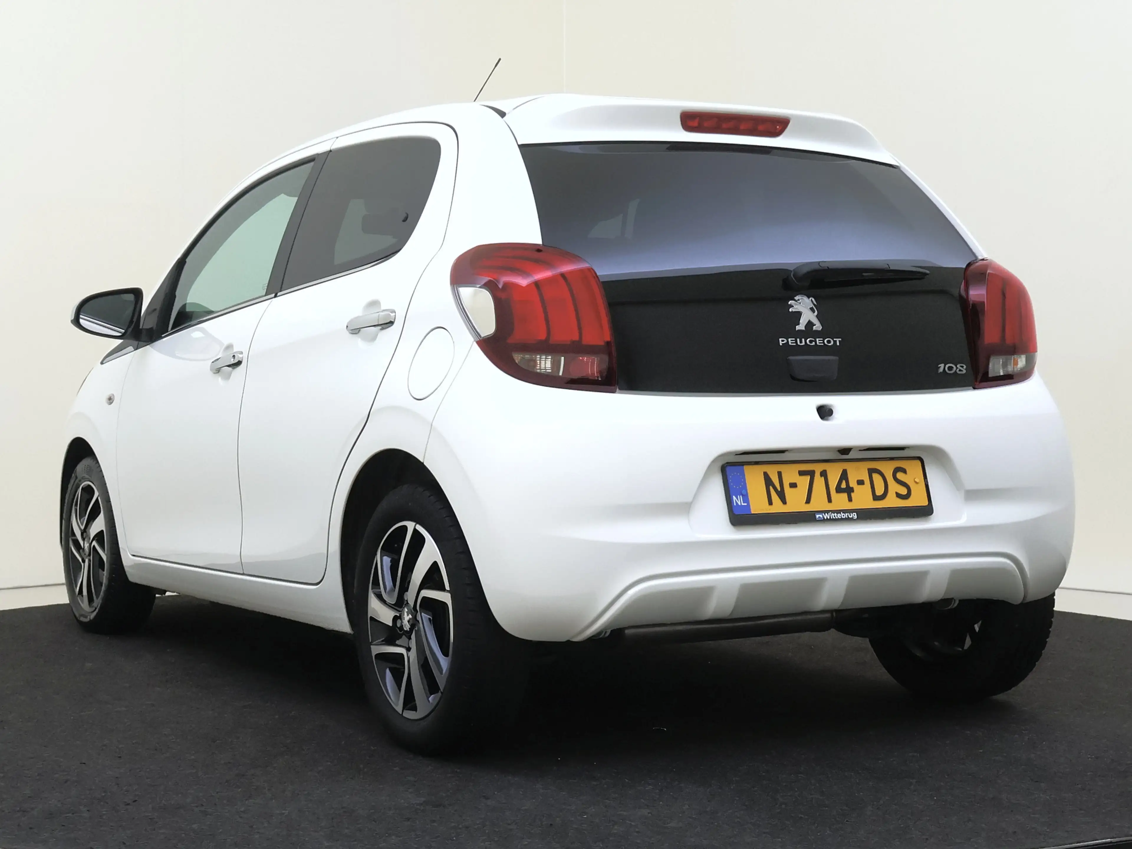 Peugeot 108 1.0 e-VTi Allure — photo 4