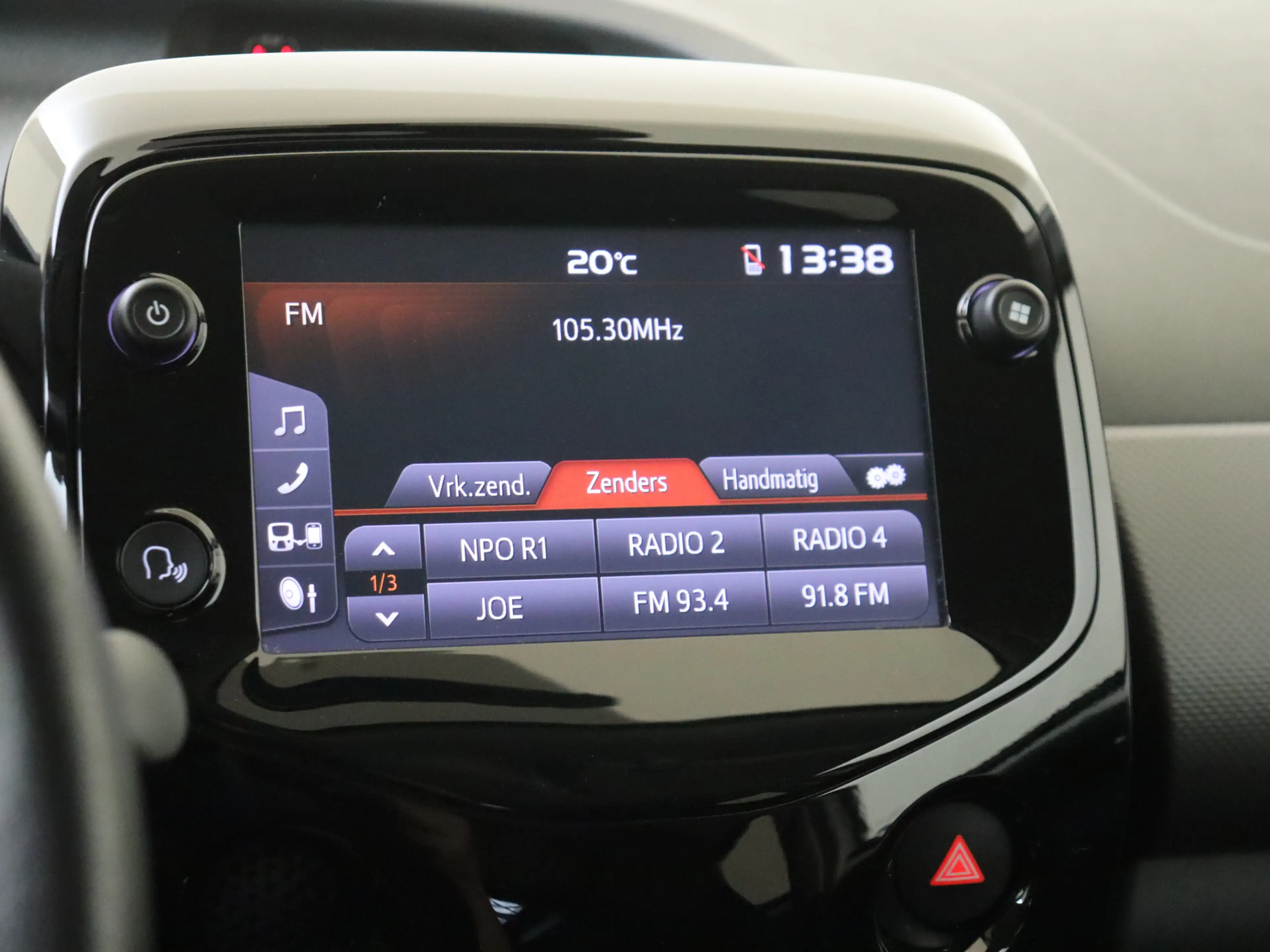 Peugeot 108 1.0 e-VTi Allure — photo 15