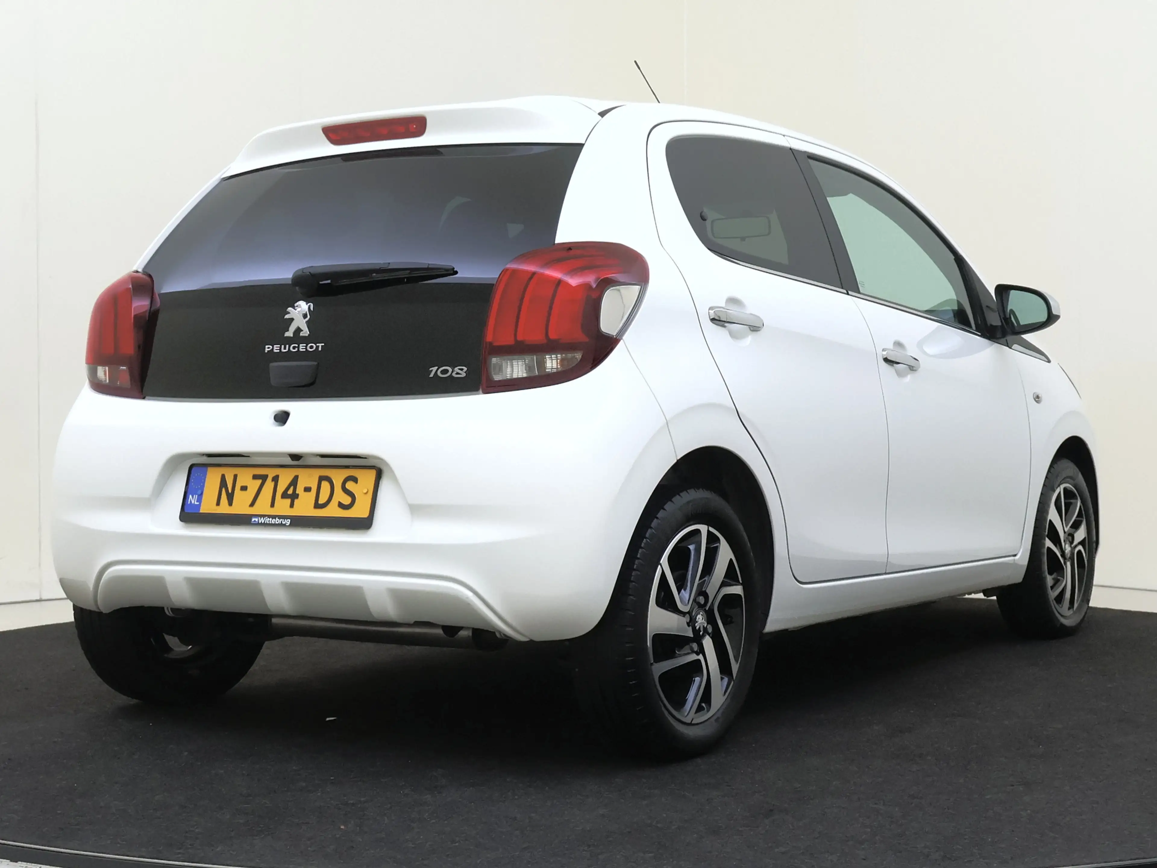 Peugeot 108 1.0 e-VTi Allure — photo 11