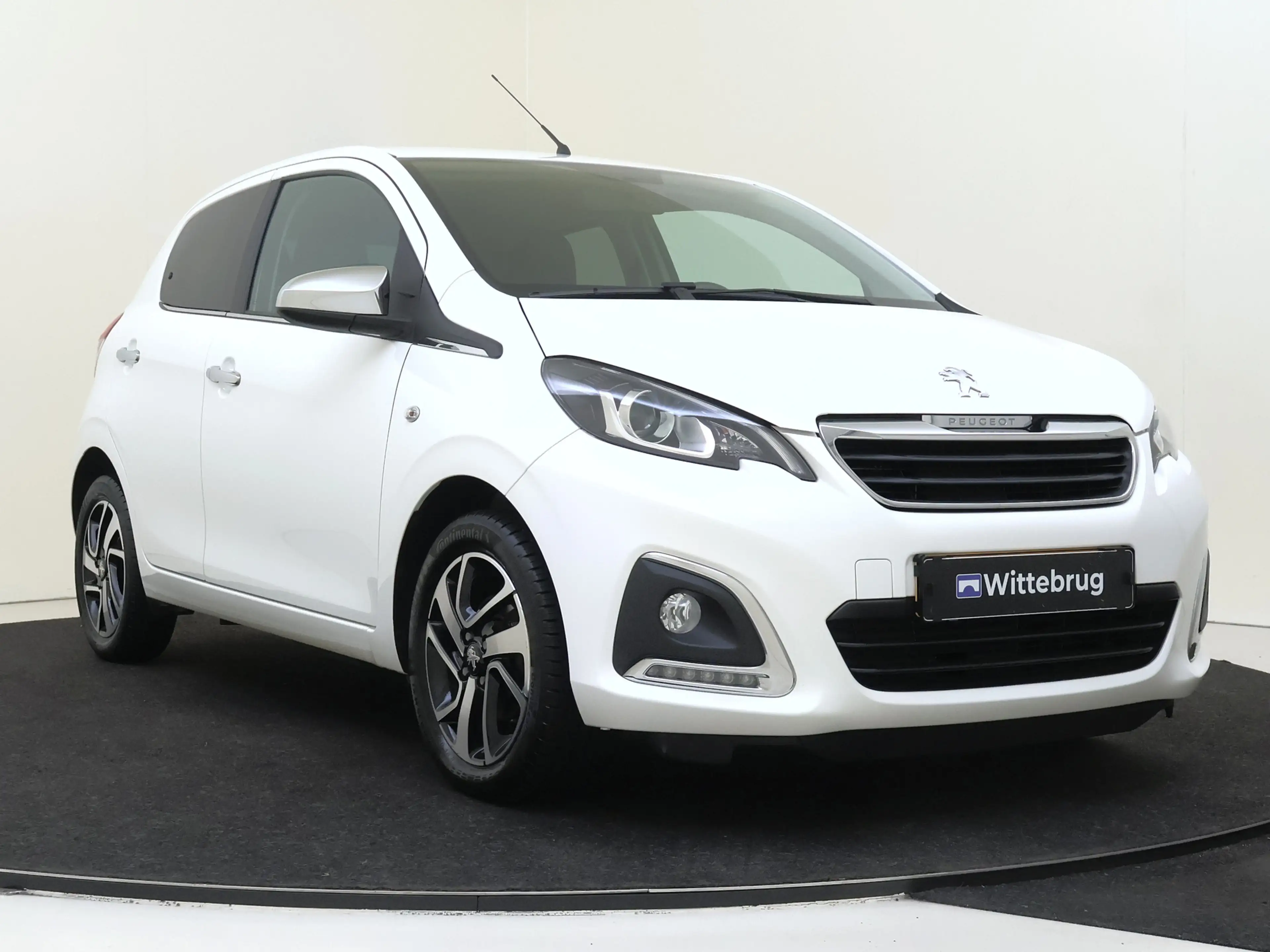 Peugeot 108 1.0 e-VTi Allure — photo 3