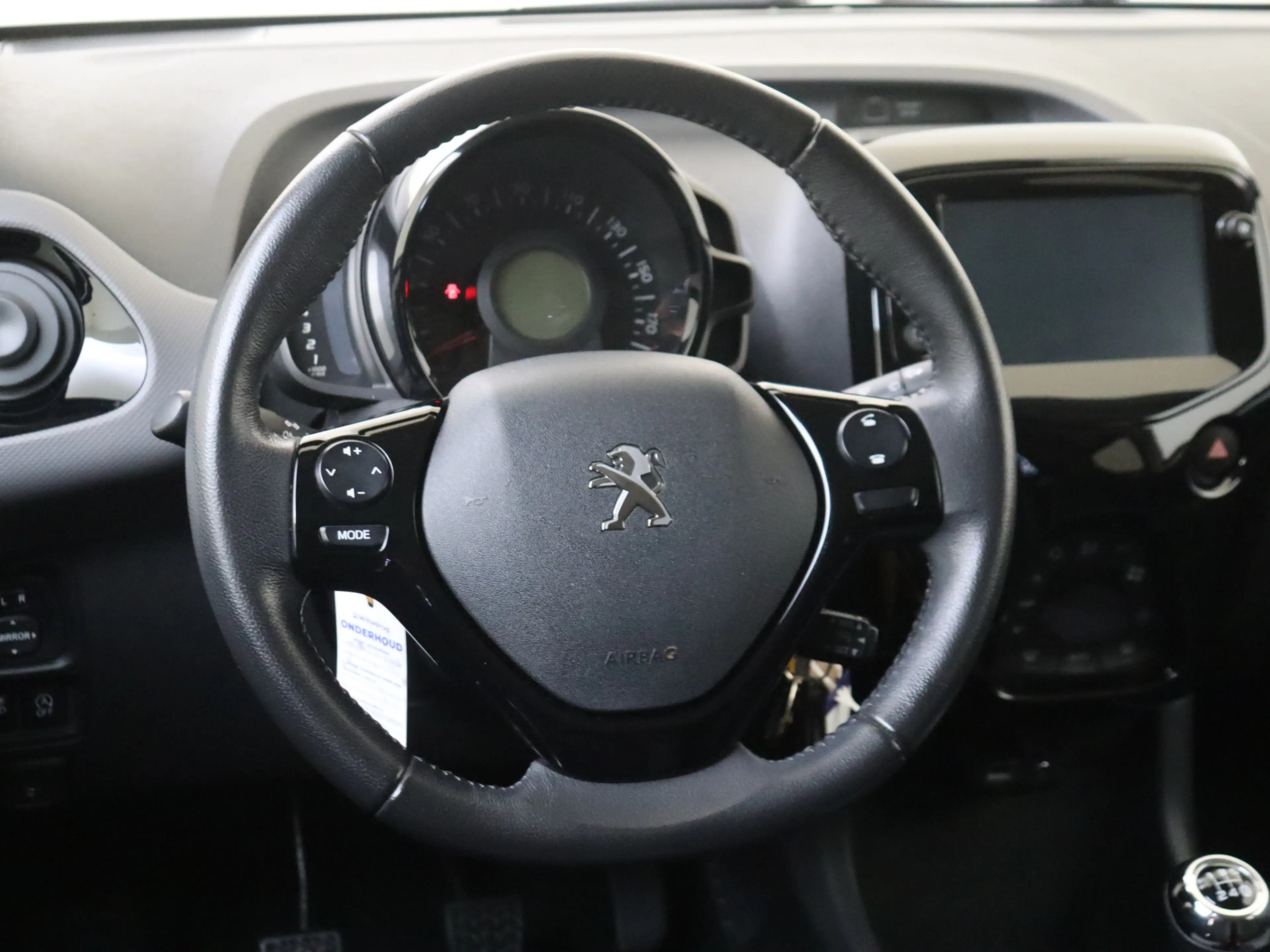 Peugeot 108 1.0 e-VTi Allure — photo 6