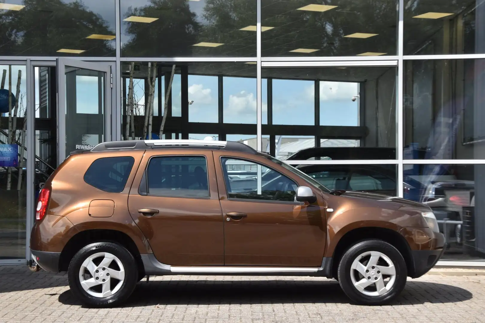 Dacia Duster 1.6 Lauréate Airco Pdc Trekhaak Youngtimer 1ste Ei Bruin - 2