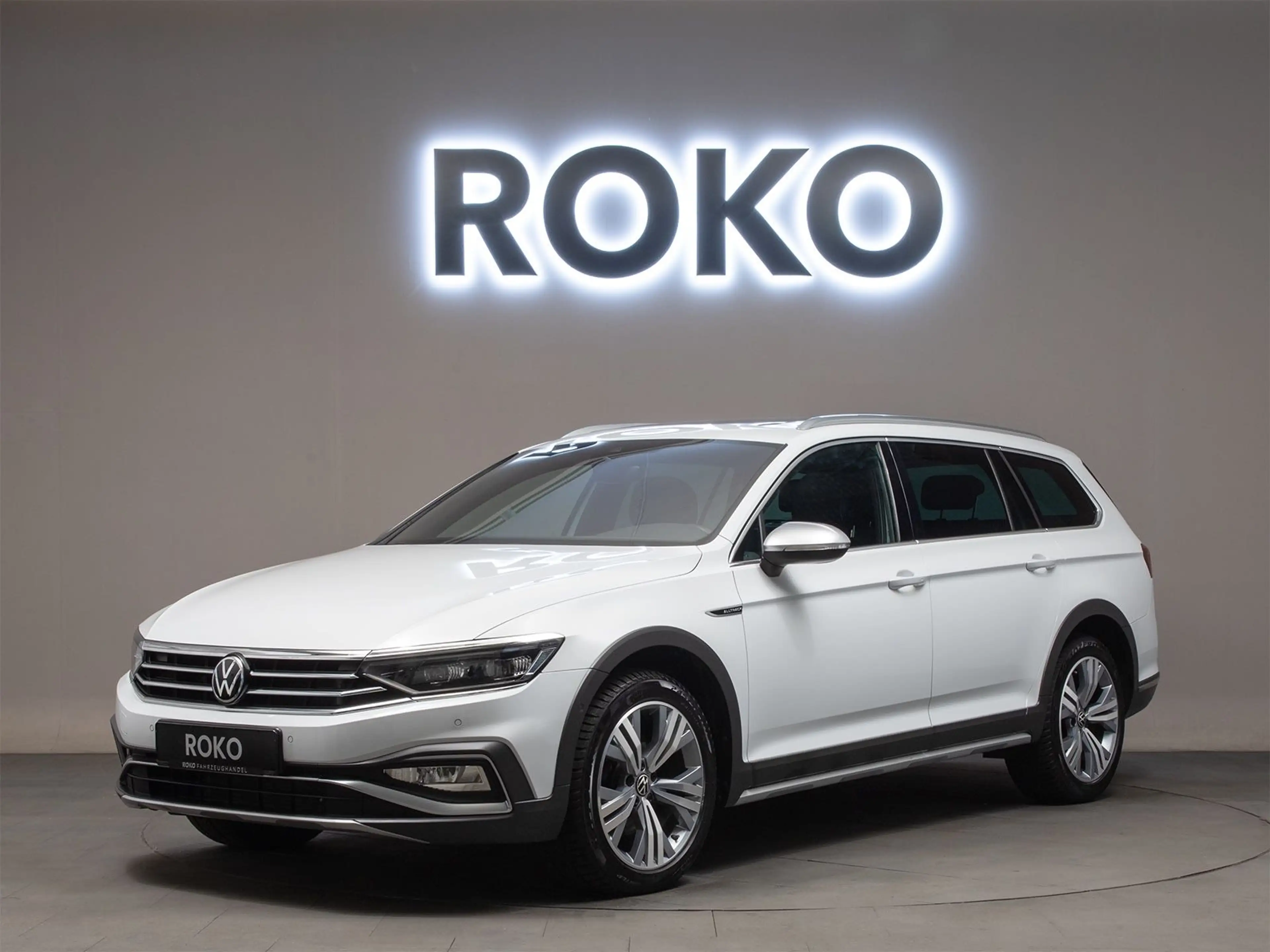 Volkswagen Passat Alltrack CAM Matrix PANO Massage ACC Memo