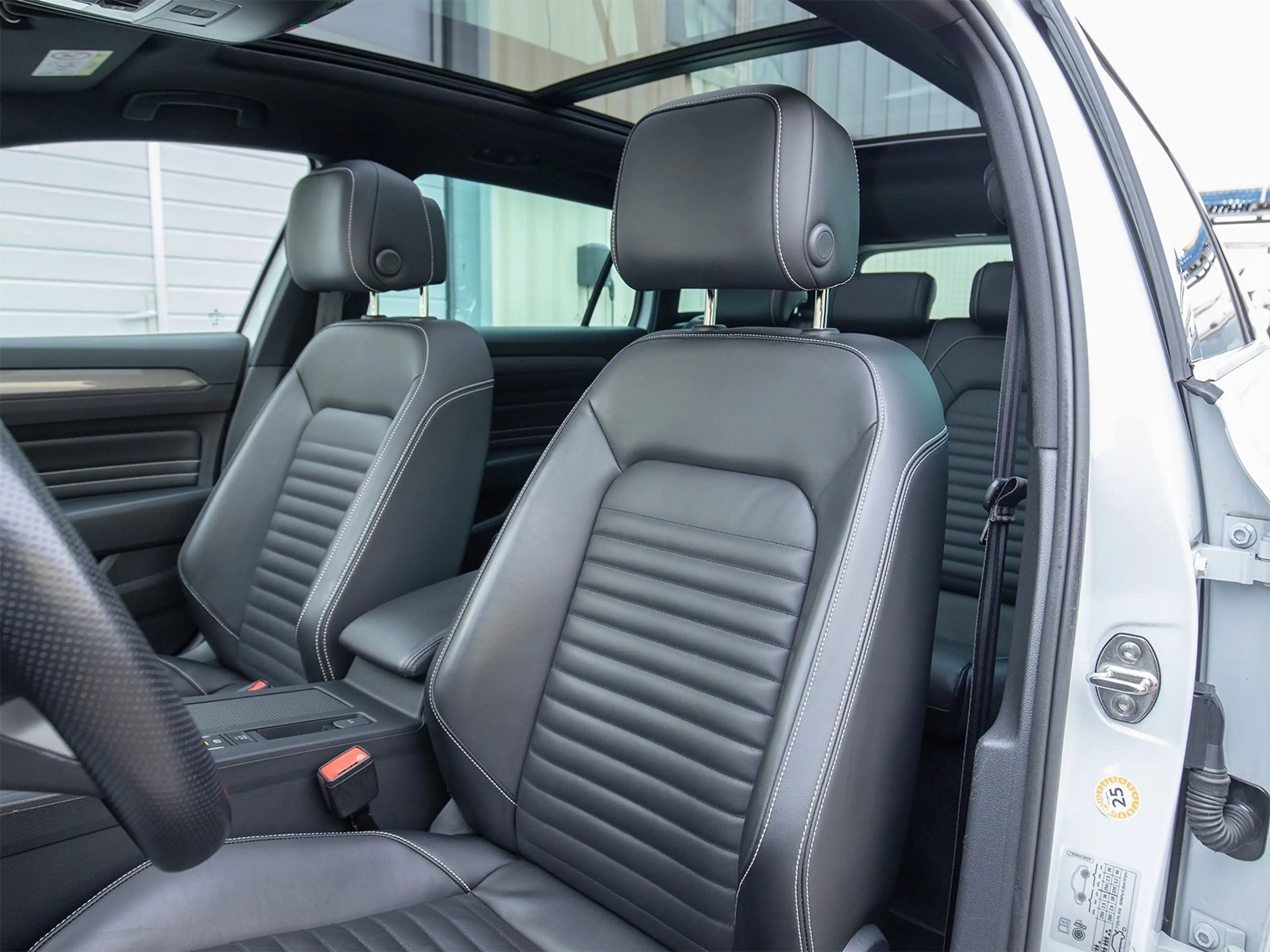 Volkswagen Passat Alltrack CAM Matrix PANO Massage ACC Memo — photo 15