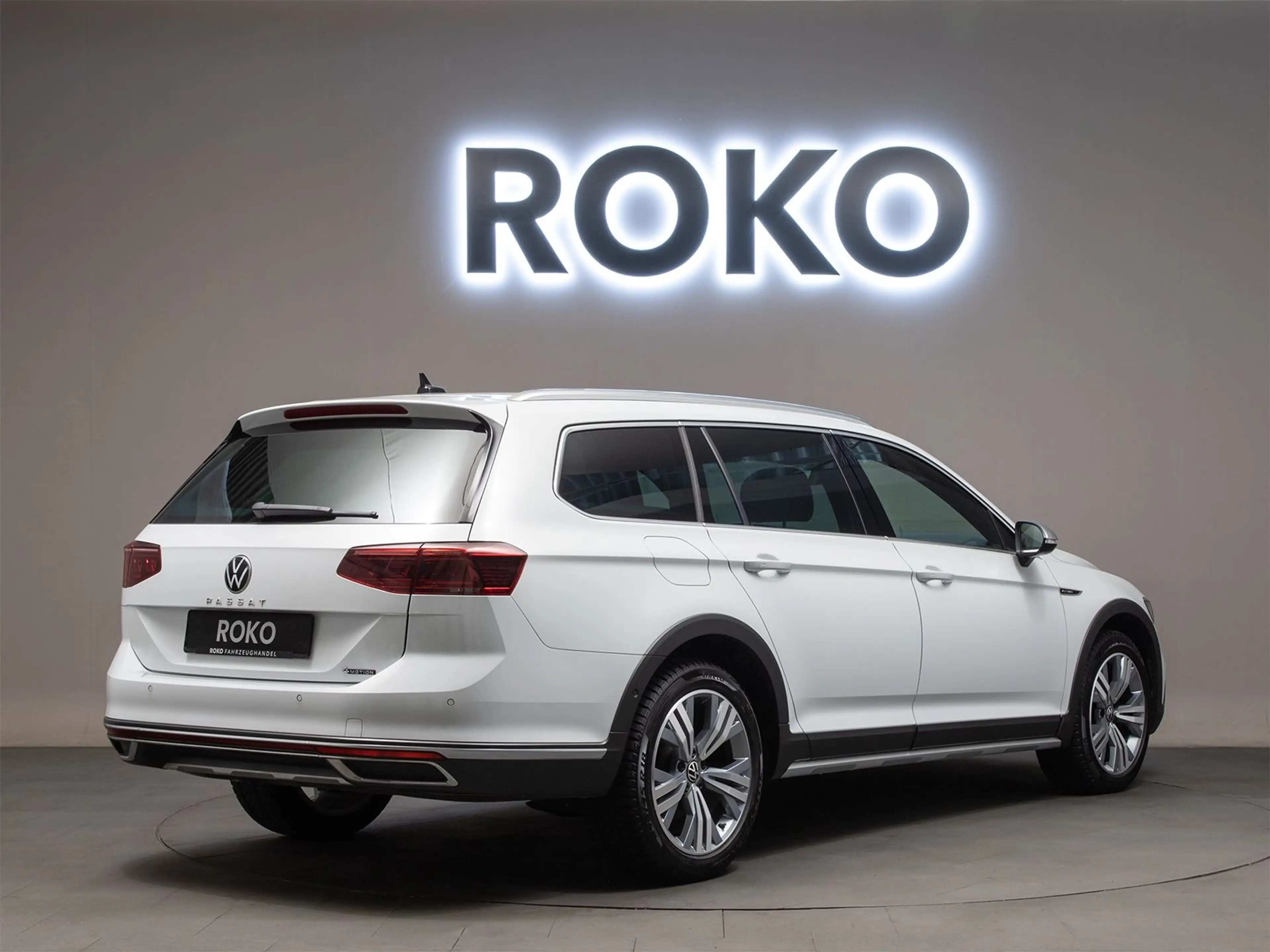 Volkswagen Passat Alltrack CAM Matrix PANO Massage ACC Memo — photo 6