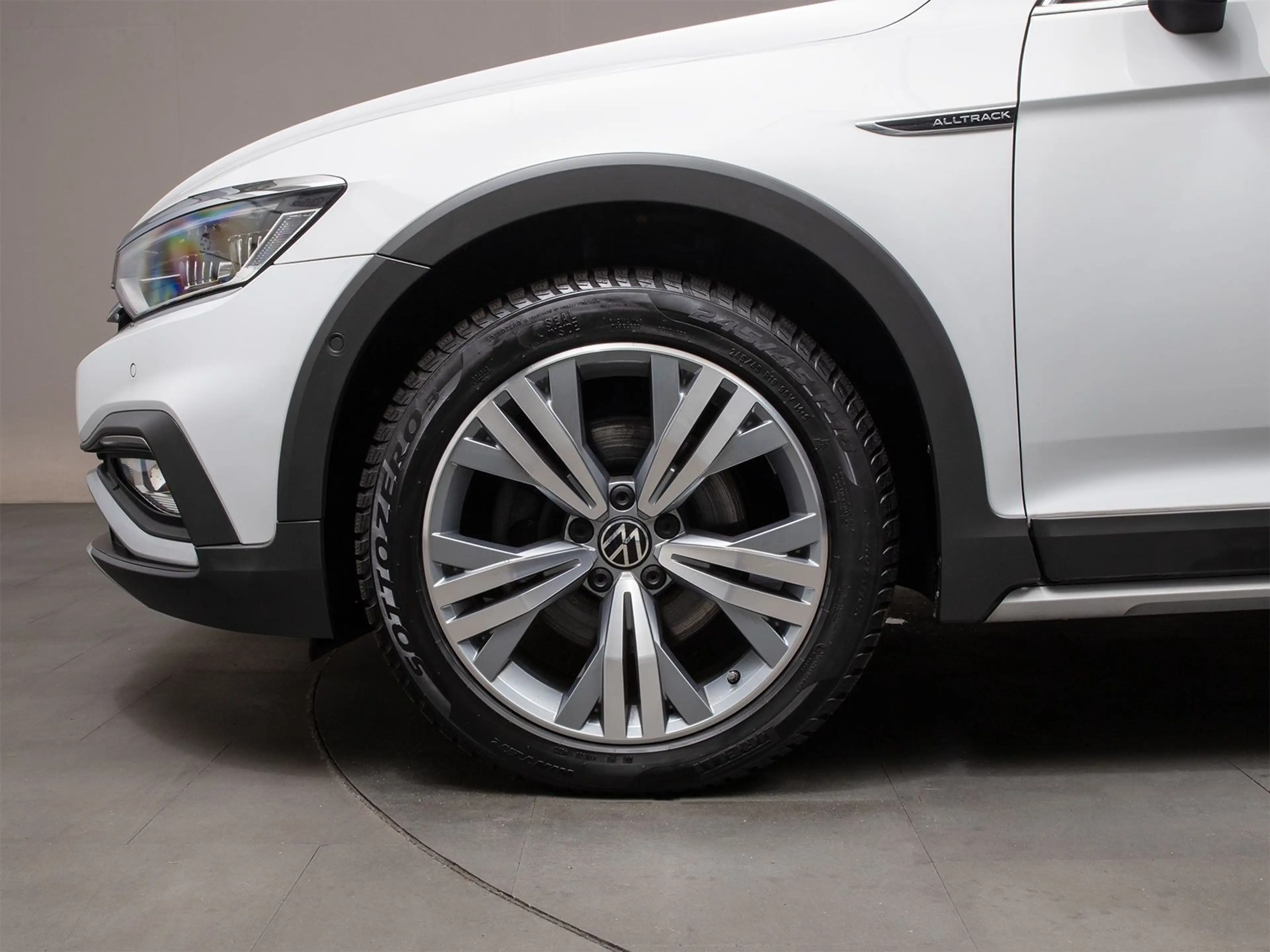 Volkswagen Passat Alltrack CAM Matrix PANO Massage ACC Memo — photo 11