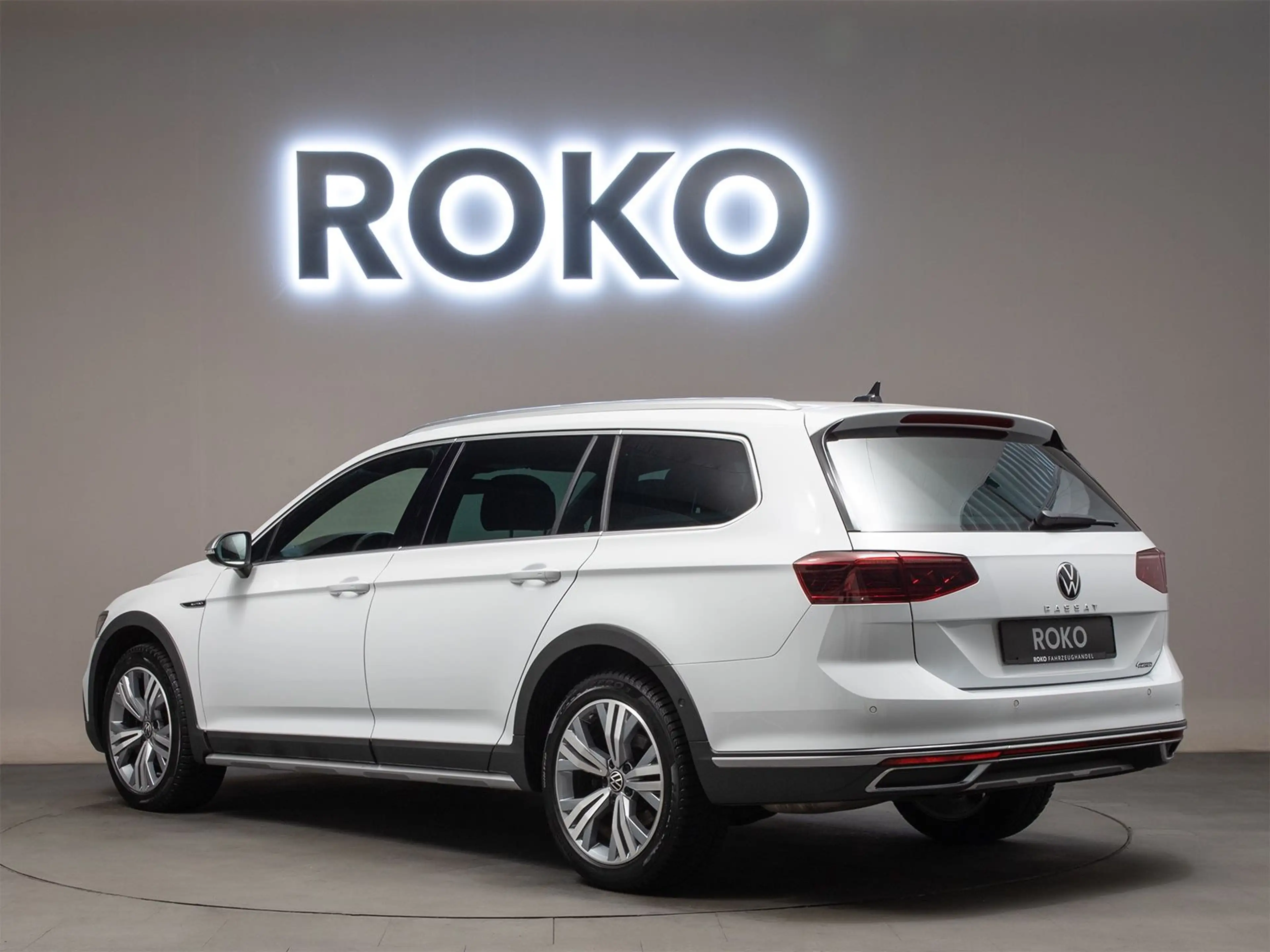 Volkswagen Passat Alltrack CAM Matrix PANO Massage ACC Memo — photo 9