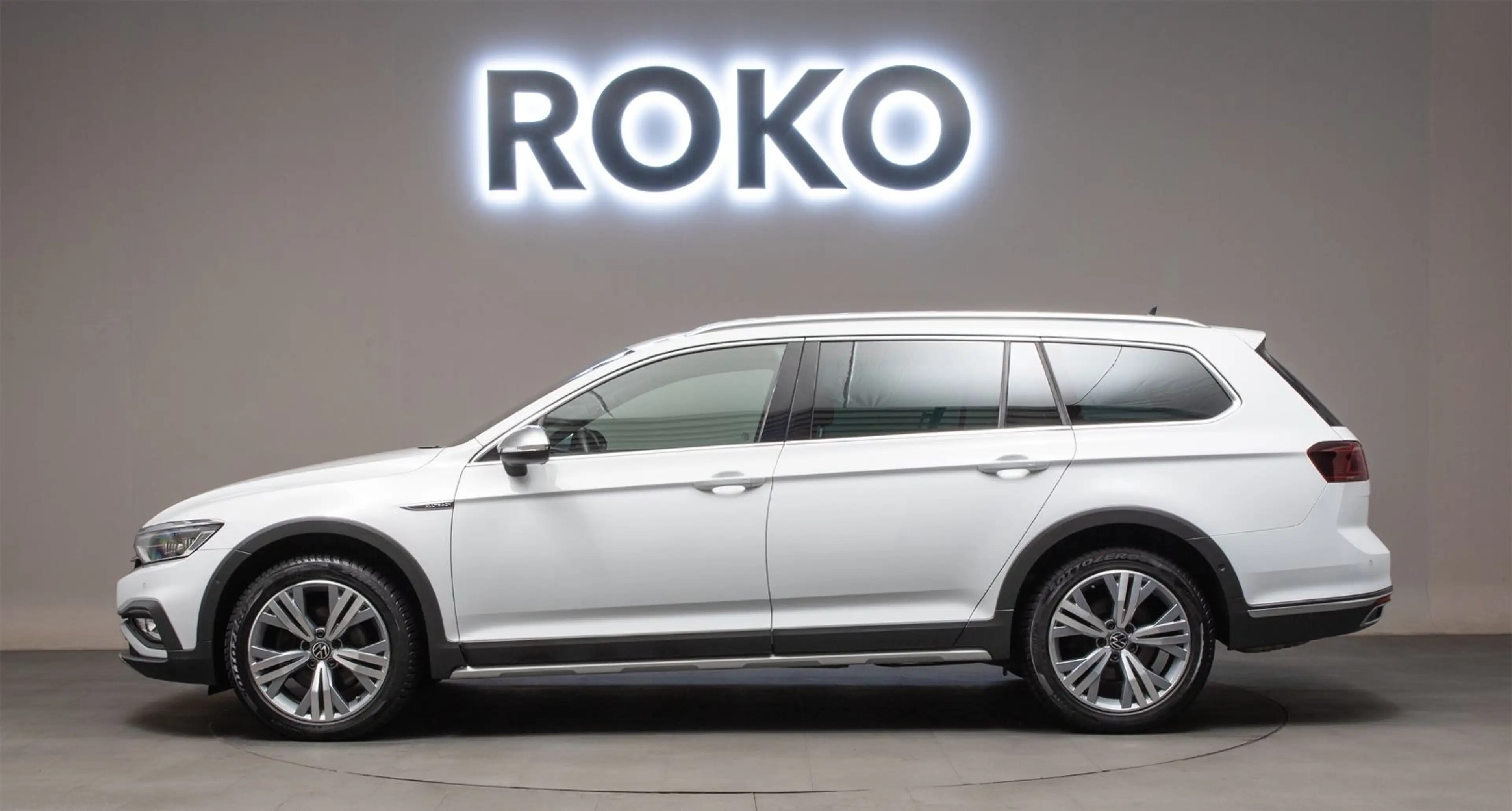 Volkswagen Passat Alltrack CAM Matrix PANO Massage ACC Memo — photo 10