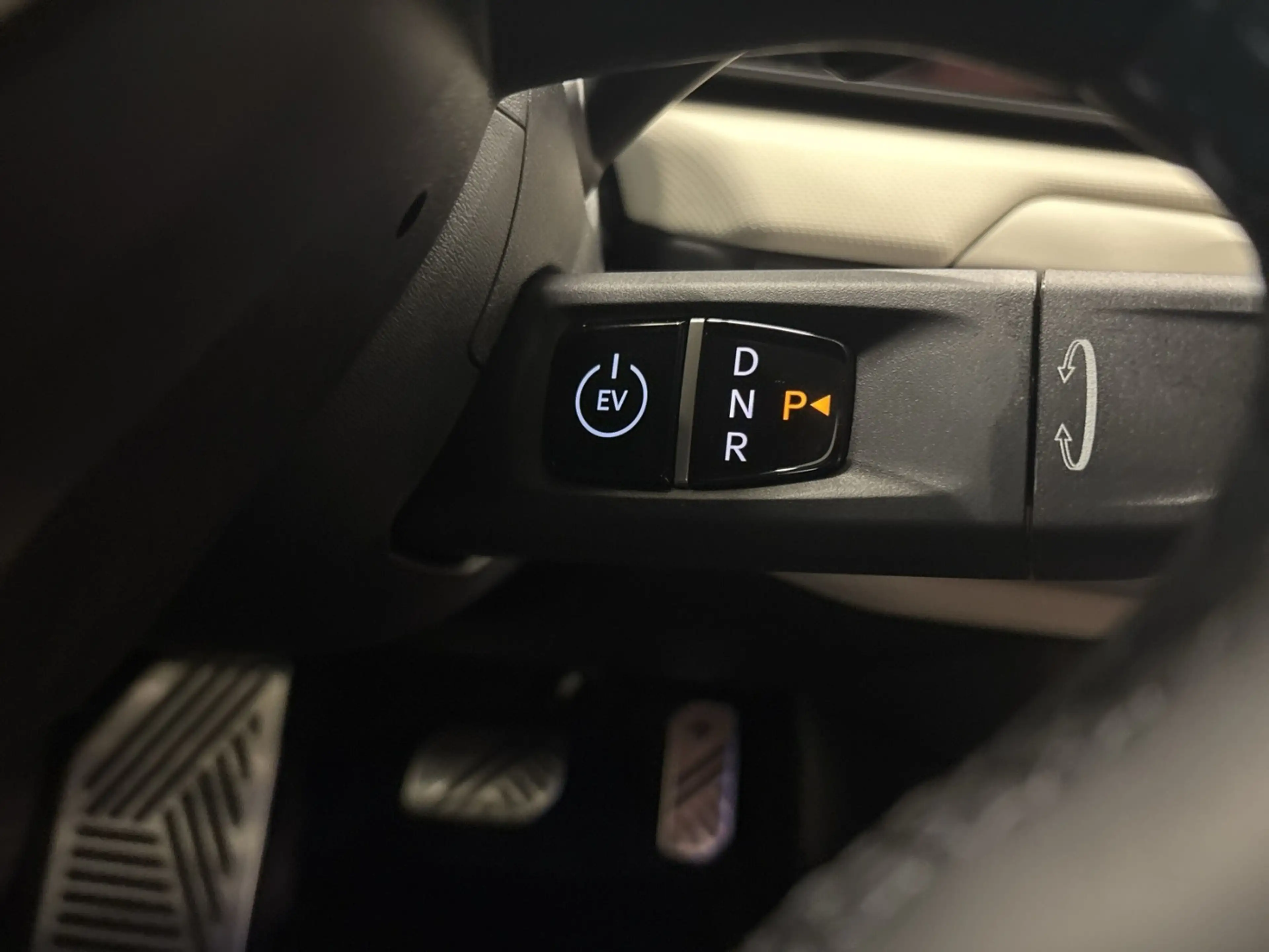 Kia EV4 Fastback GT-Line 81 kWh Sitzventilation vorne — photo 11
