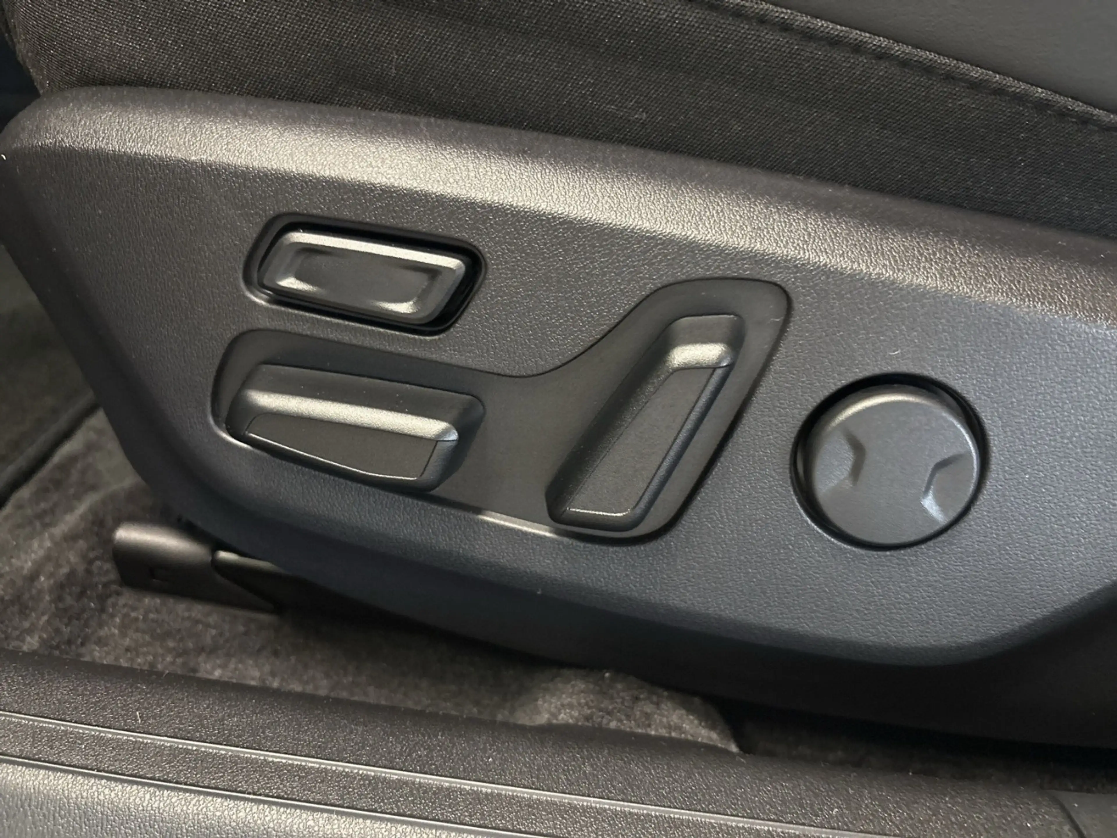 Kia EV4 Fastback GT-Line 81 kWh Sitzventilation vorne — photo 14