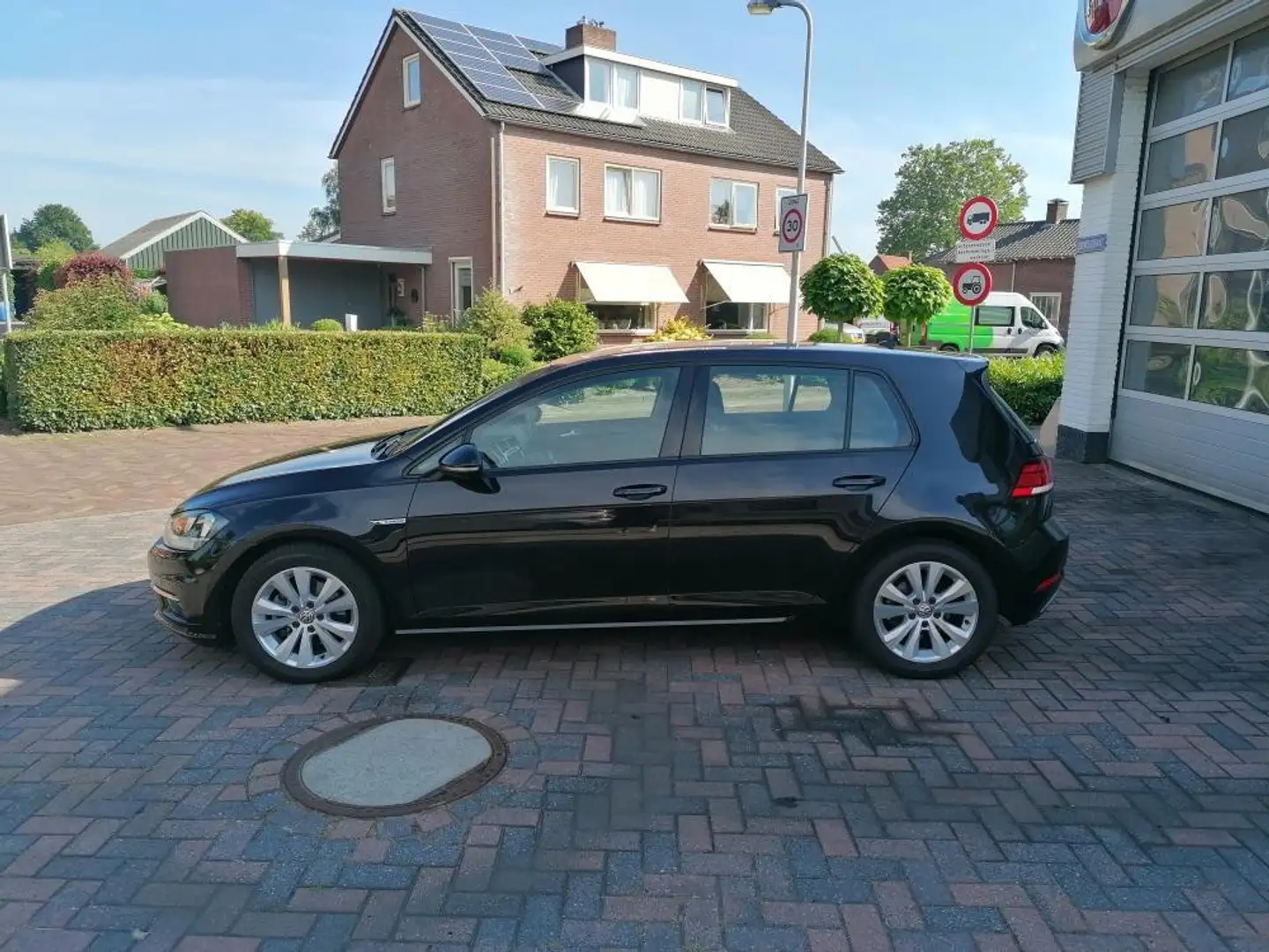 Volkswagen Golf 1.5 TSI DSG Comfortline Business Zwart - 2