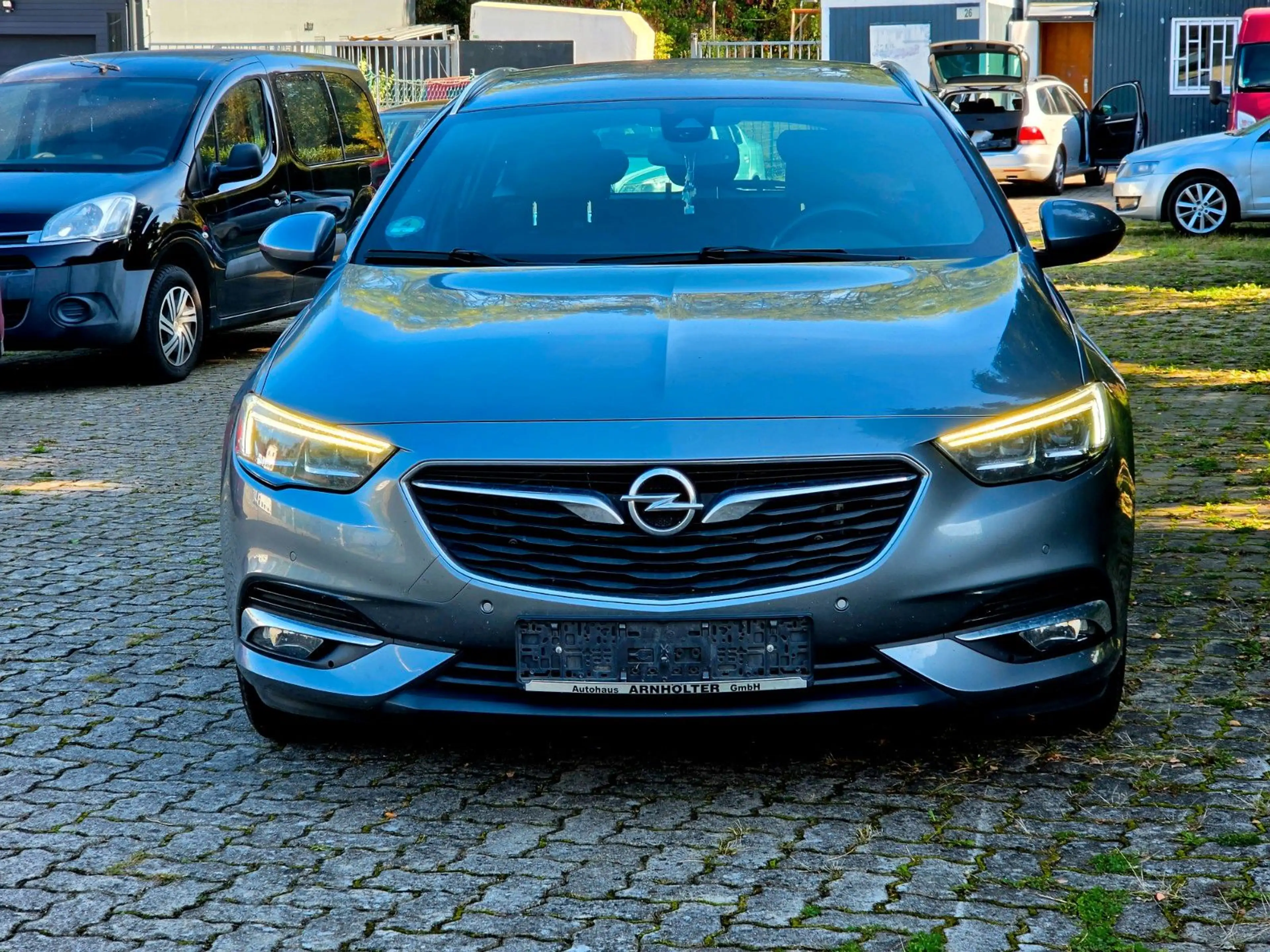 Opel Insignia 2.0 Diesel Sports Tourer Automatik — photo 2