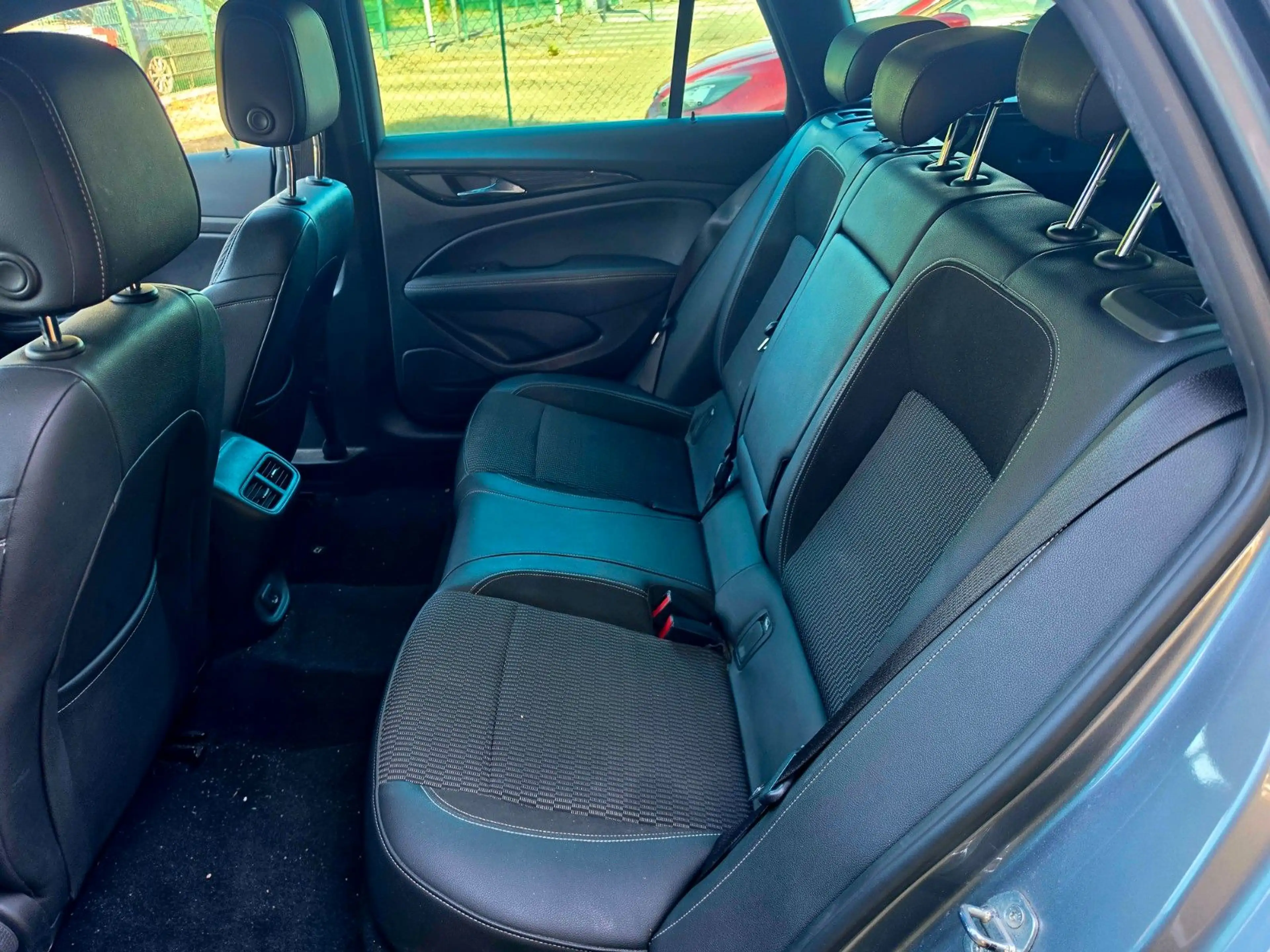 Opel Insignia 2.0 Diesel Sports Tourer Automatik — photo 11