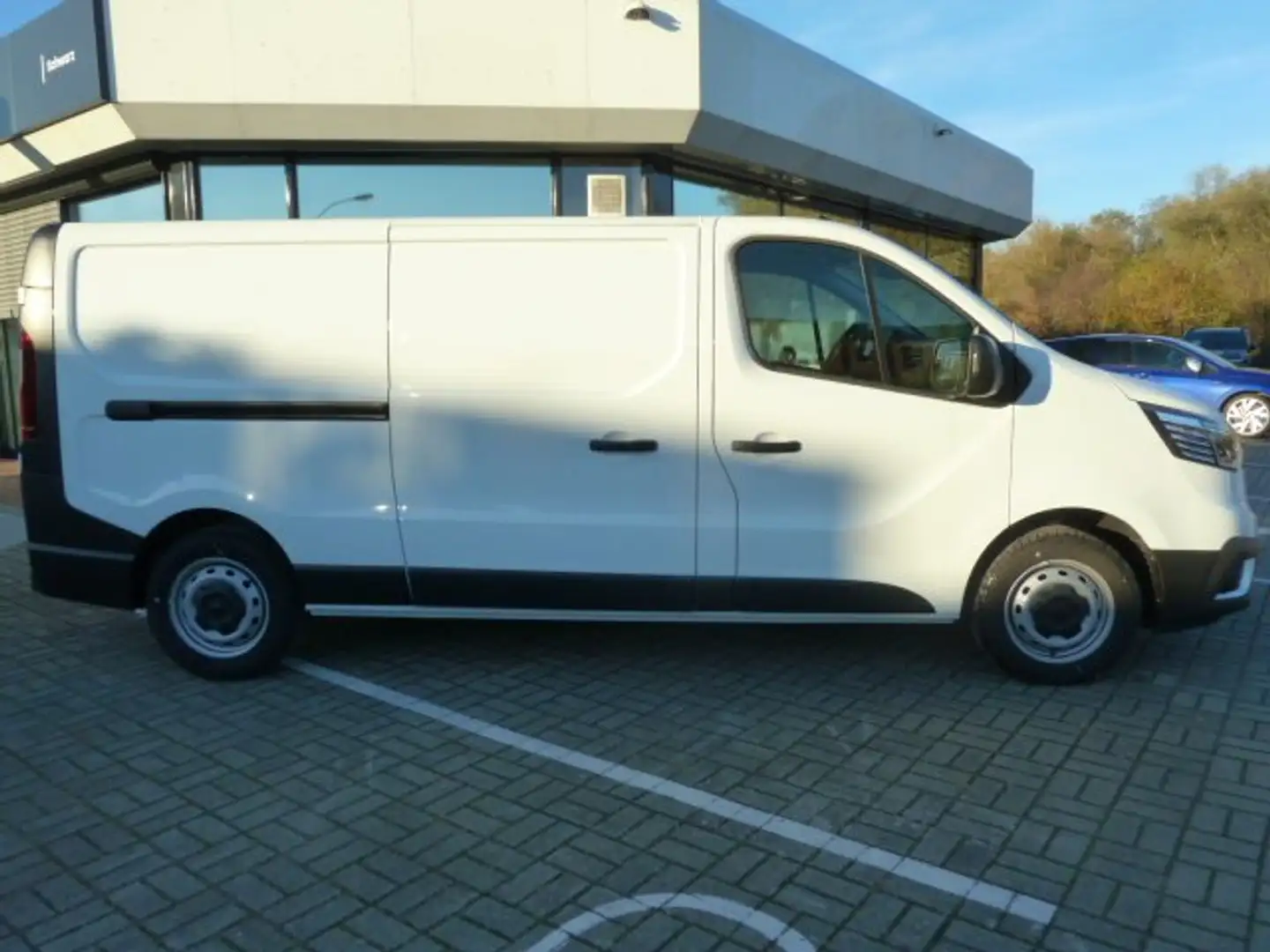 Renault Trafic dCi 130 L2H1 3,0t Komfort Klima + PDC + Navi Weiß - 2