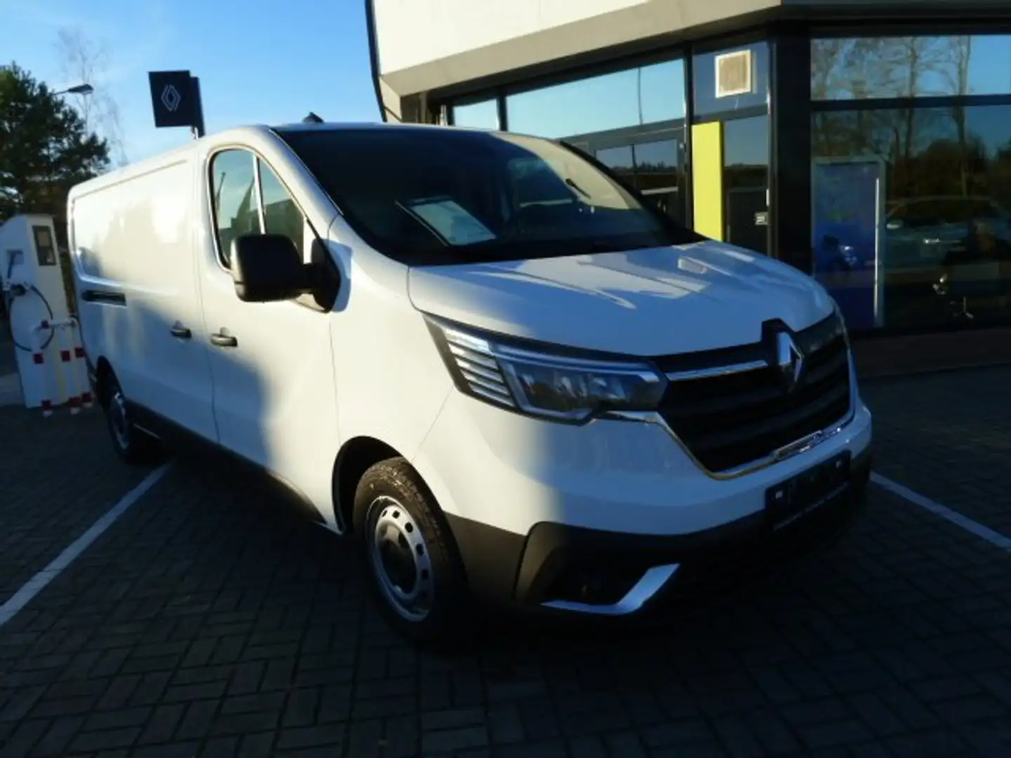 Renault Trafic dCi 130 L2H1 3,0t Komfort Klima + PDC + Navi Weiß - 1