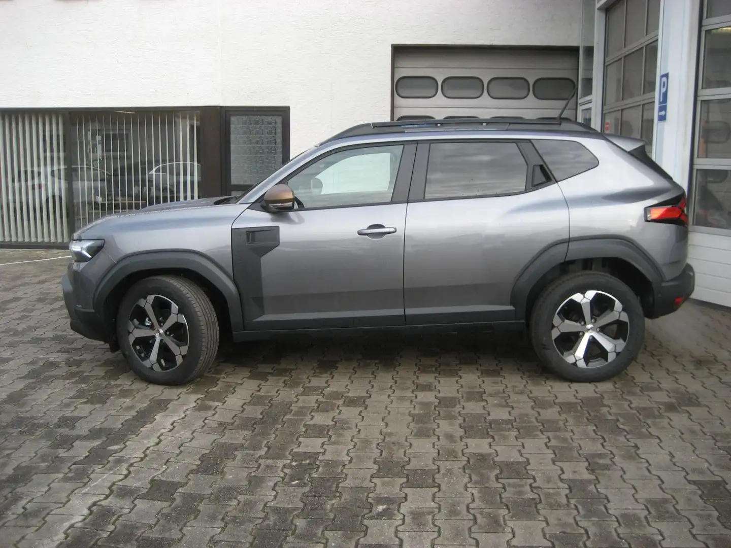 Dacia Duster TCe 130 Extreme -Winter & City Paket- Gris - 2