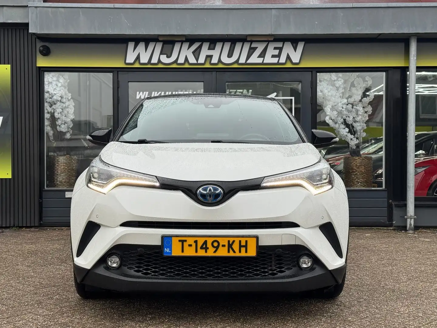 Toyota C-HR 1.8 Hybrid Executive met Led !!! 18 Inch !!! Navig Weiß - 2