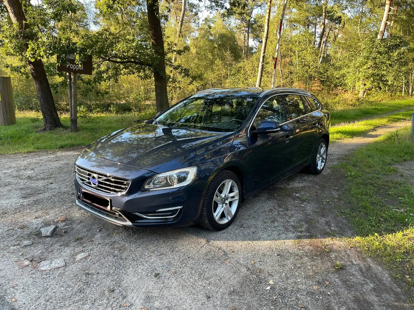 Volvo V60 2.4 D6 AWD Summum Blauw - 1