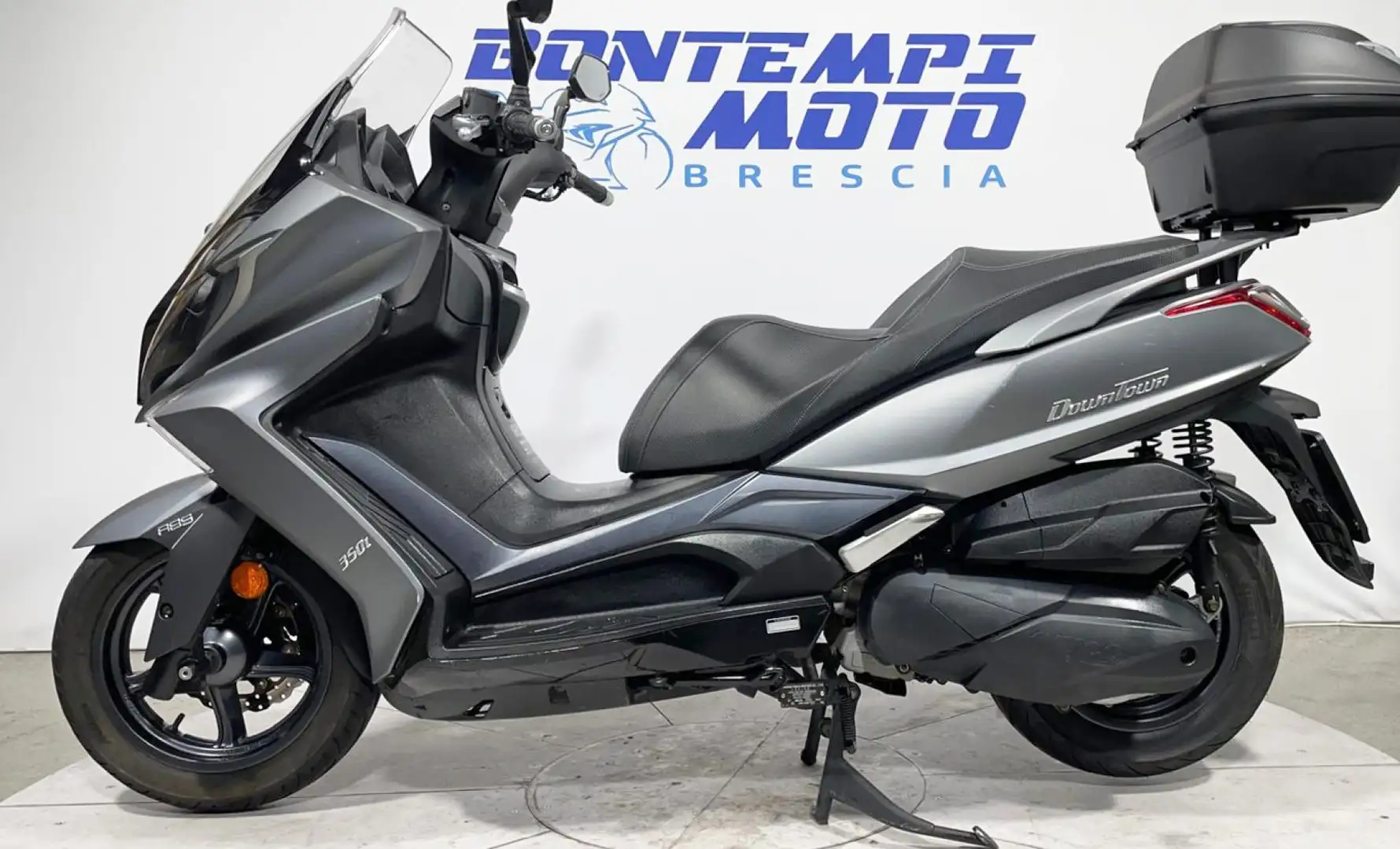 Kymco Downtown 350i 2017 + BAULETTO GIVI NUOVO Šedá - 2