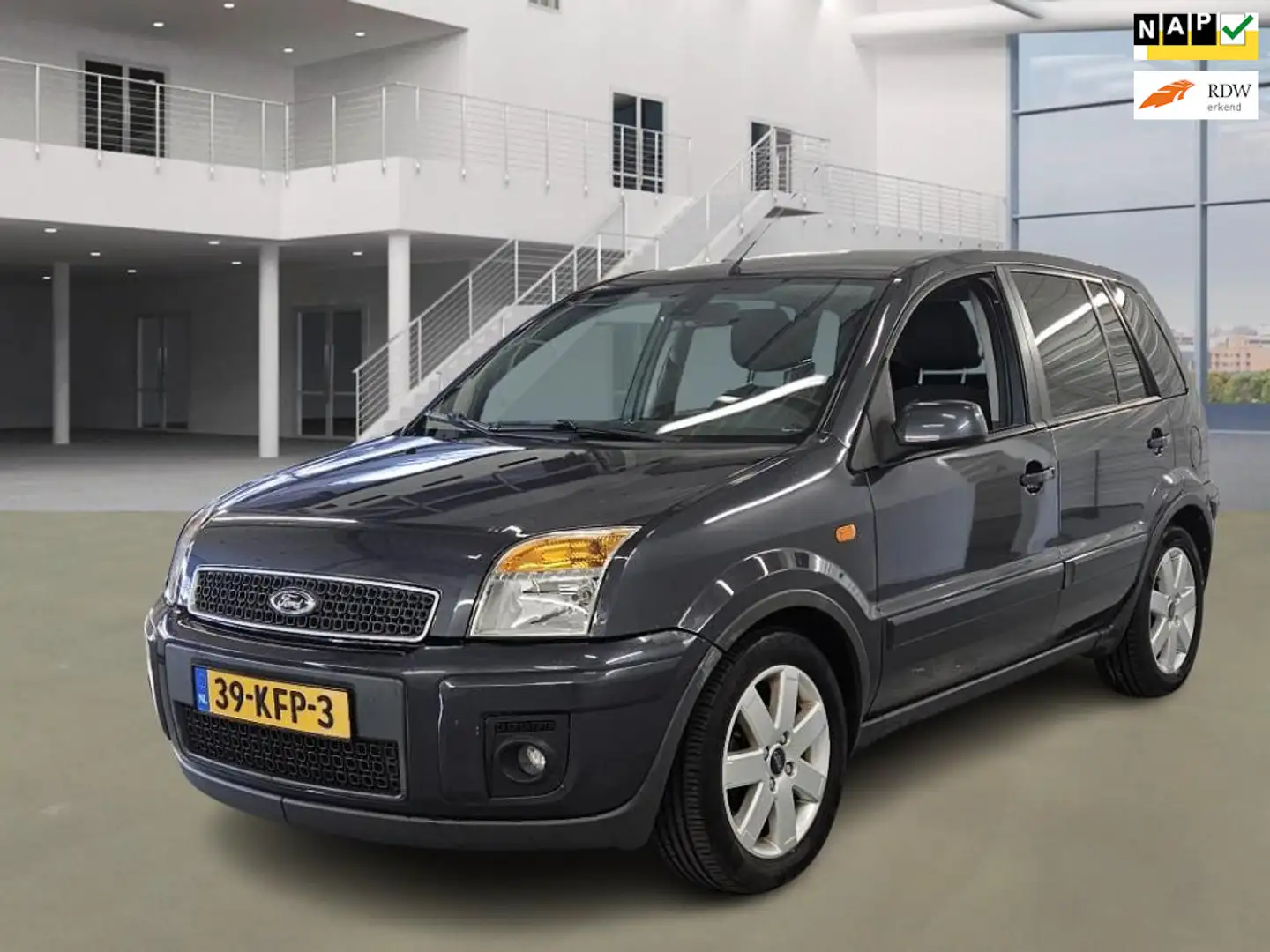 Ford Fusion 1.6-16V Futura Grijs - 1