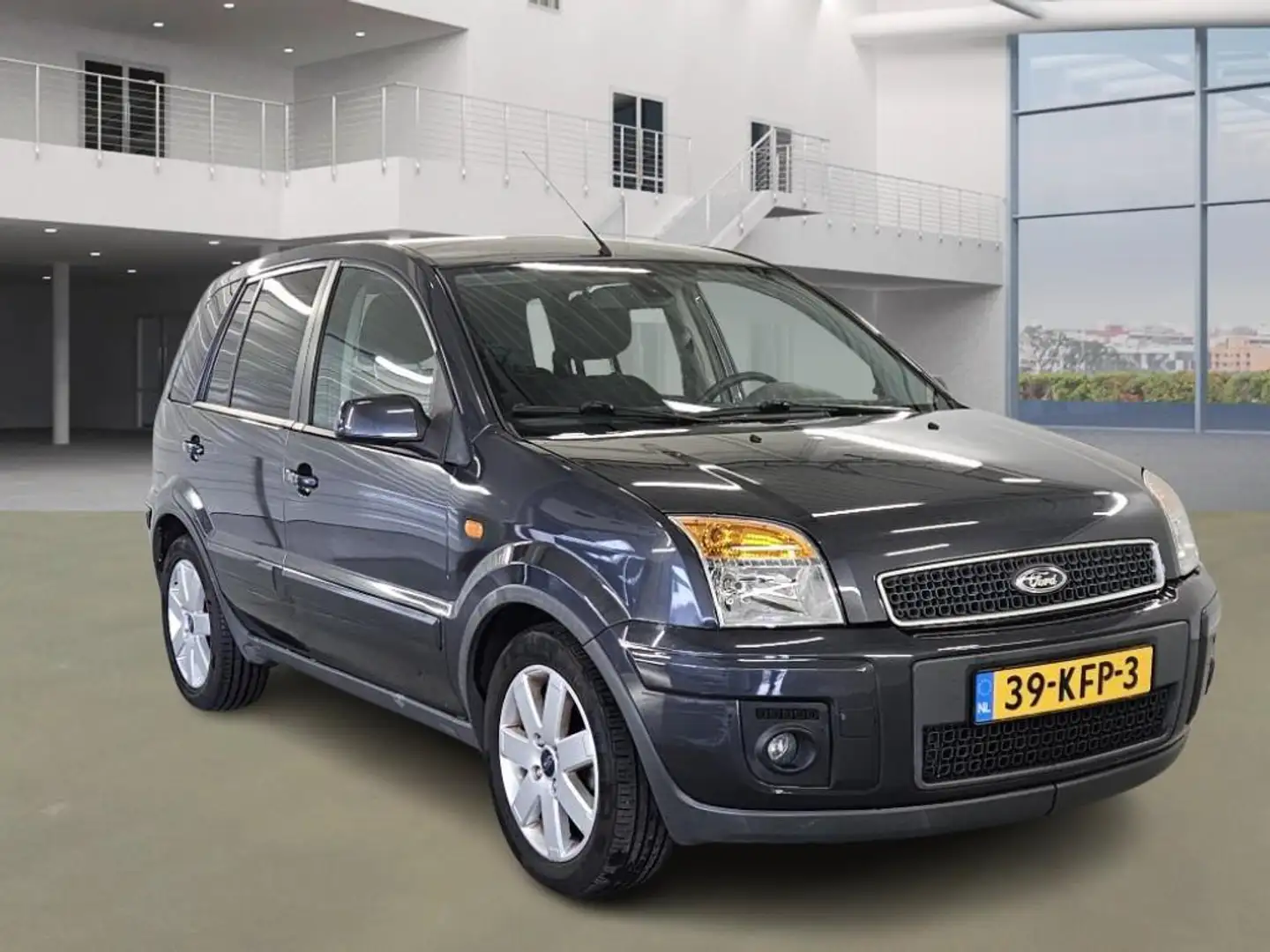 Ford Fusion 1.6-16V Futura Grijs - 2