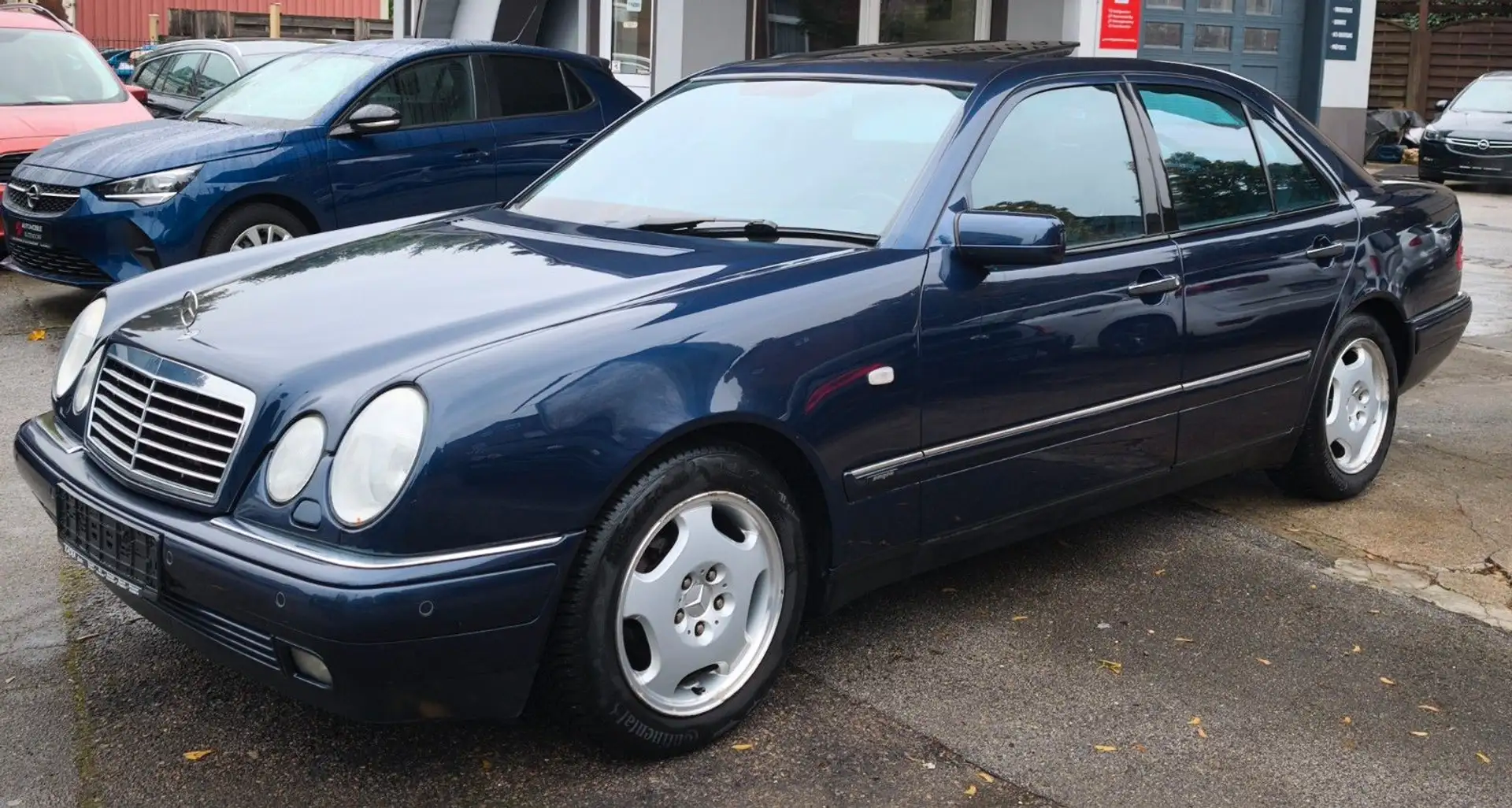 Mercedes-Benz E 240 W210 E 240 AUTOMATIK/I.HAND/ORG.136TKM Albastru - 1