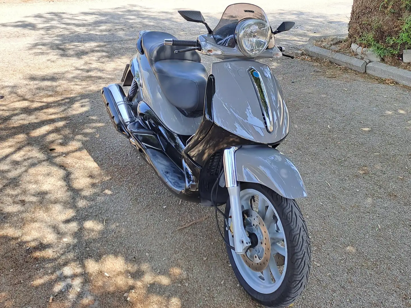 Piaggio Beverly 500 Scooter Gris - 1