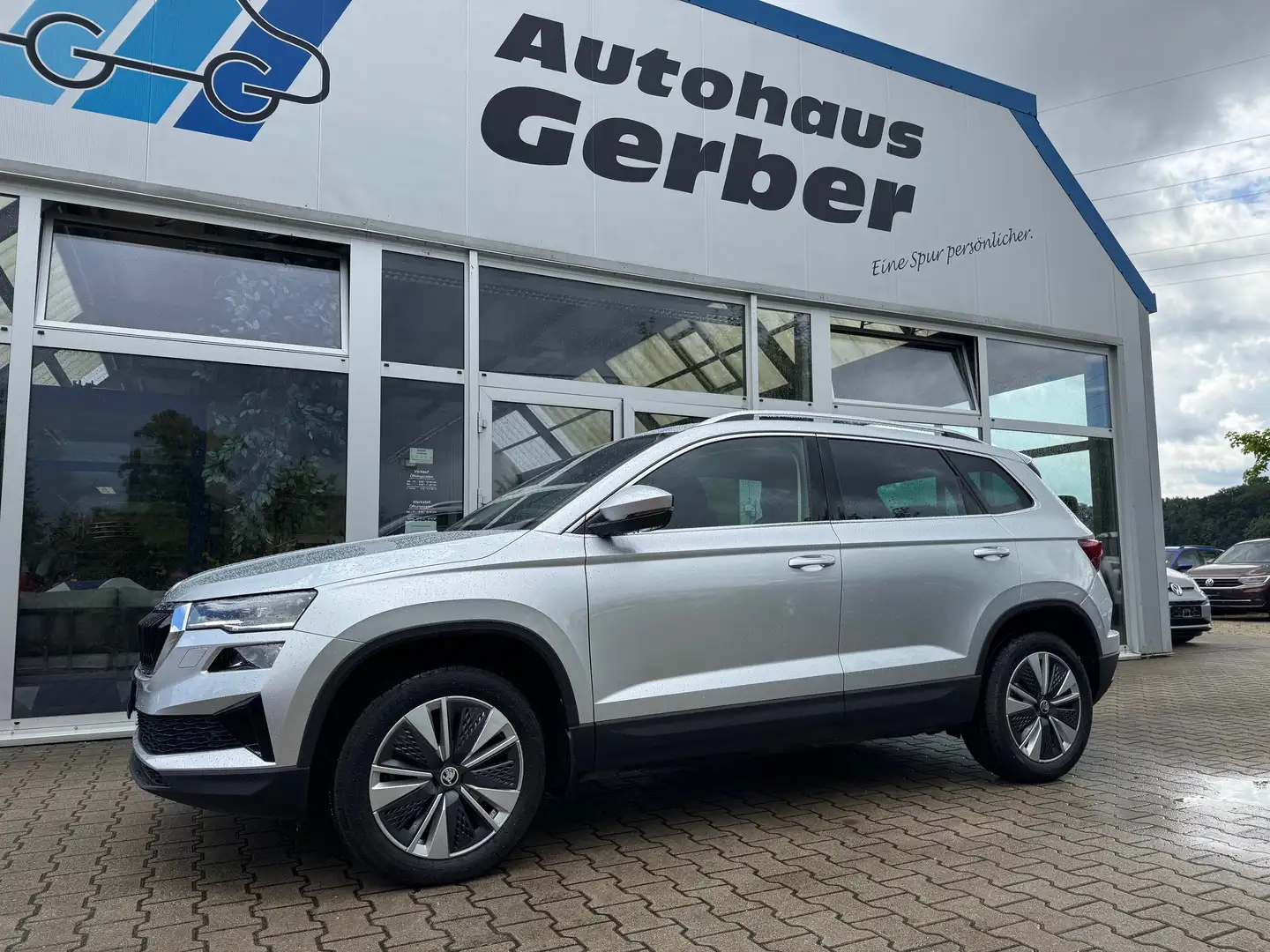 Skoda Karoq 1.5 TSI DSG Style Plus Sthzg Matrix AHK Argent - 1